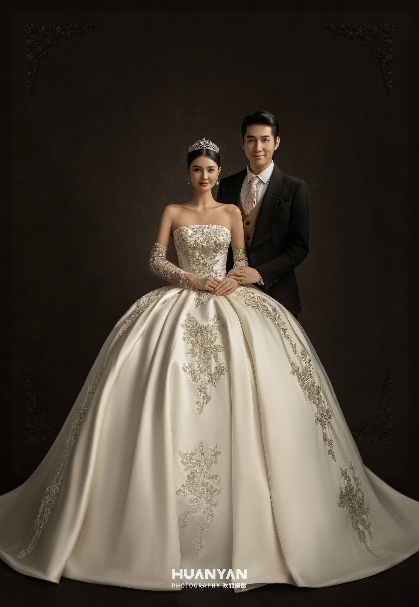 极简风婚纱照 · 室内场景 · 暗纱叙婚约客片