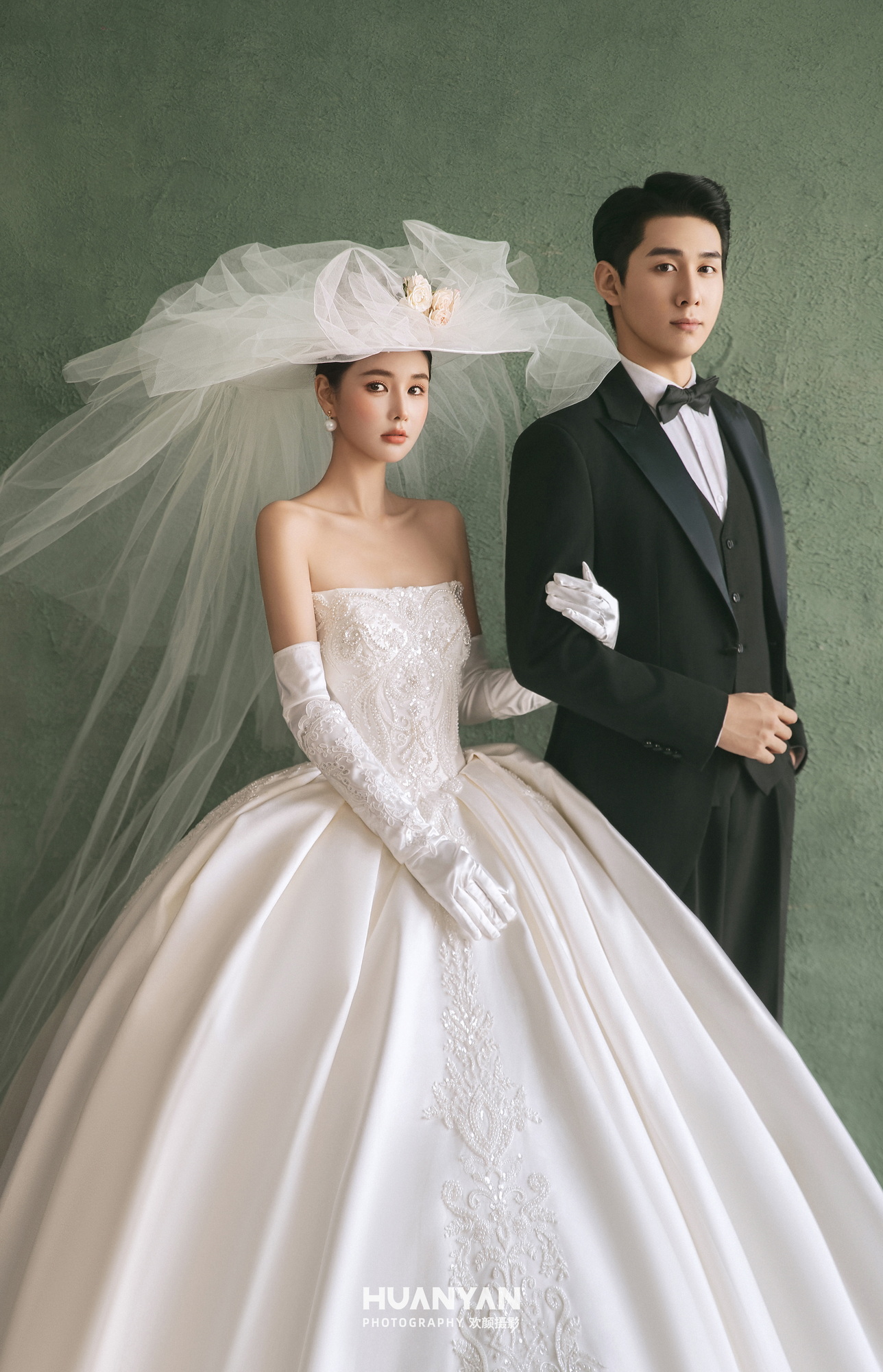 室内简约风婚纱照实拍（金忆系列）