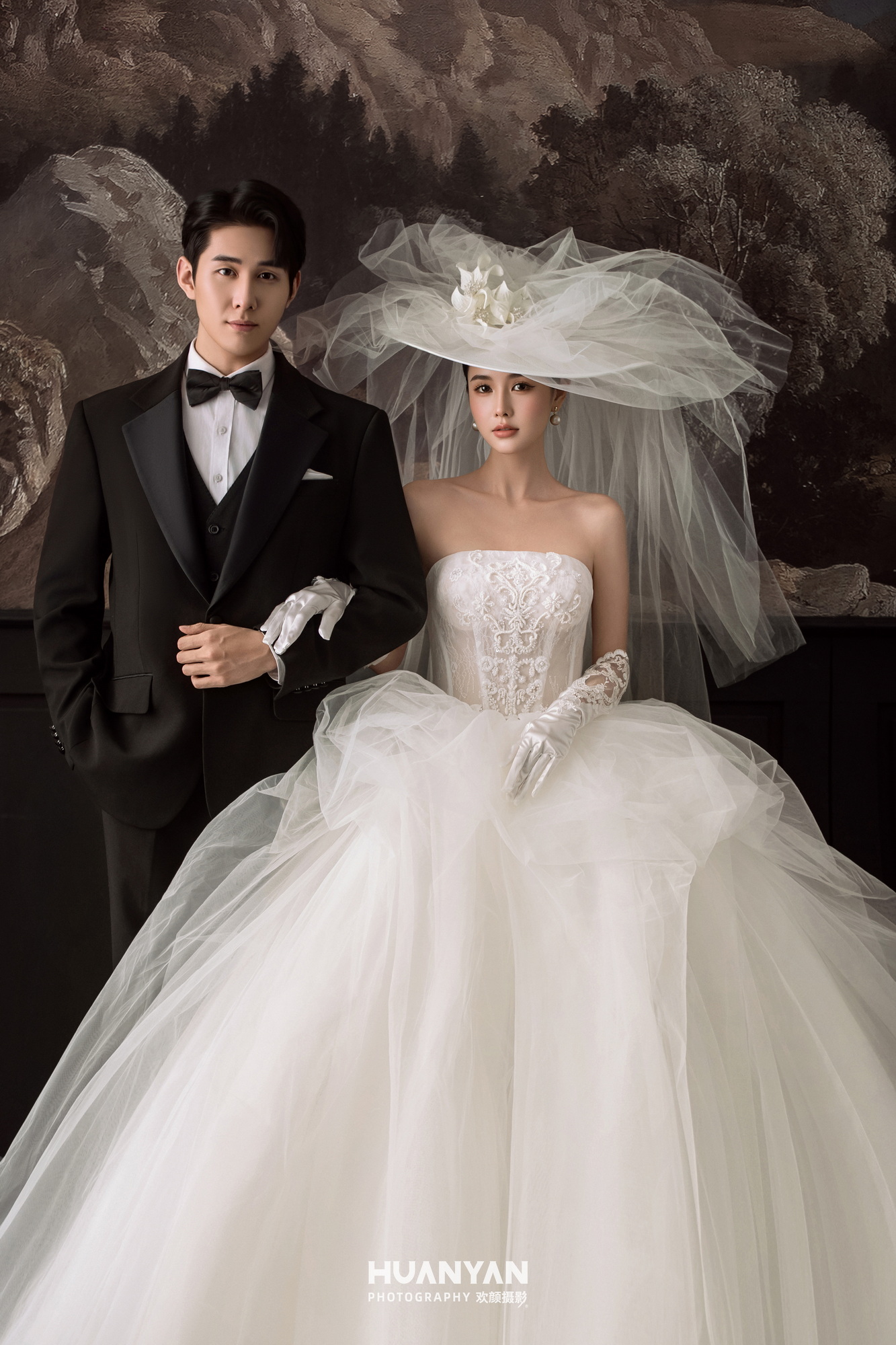 油画白纱：极简风婚纱照室内实拍
