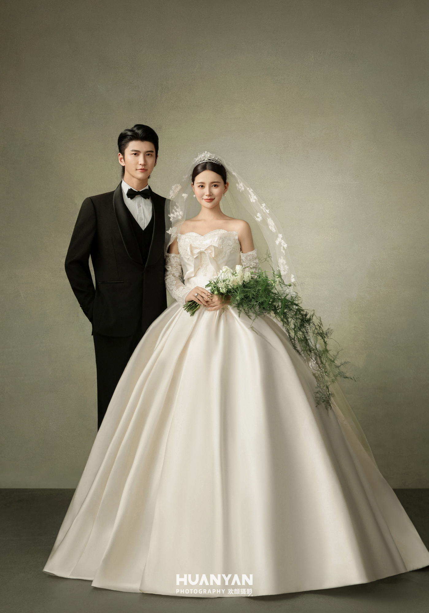 柔光序章·150客片第3张｜仪式感风婚纱照，摄于室内