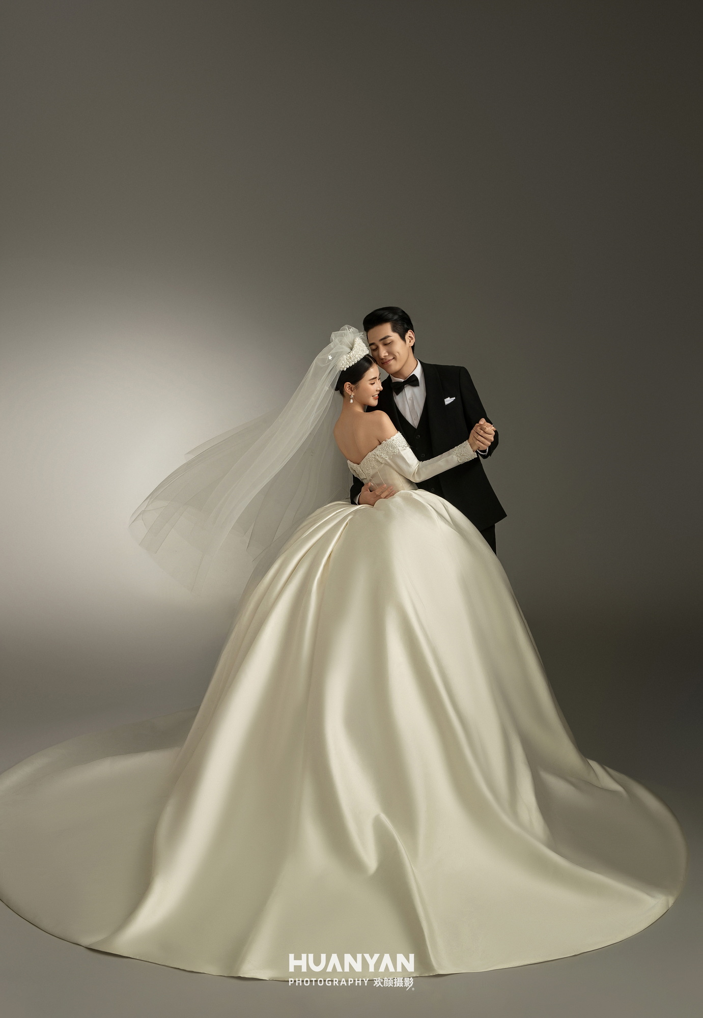 鎏光予誓：高级感风婚纱照室内实拍