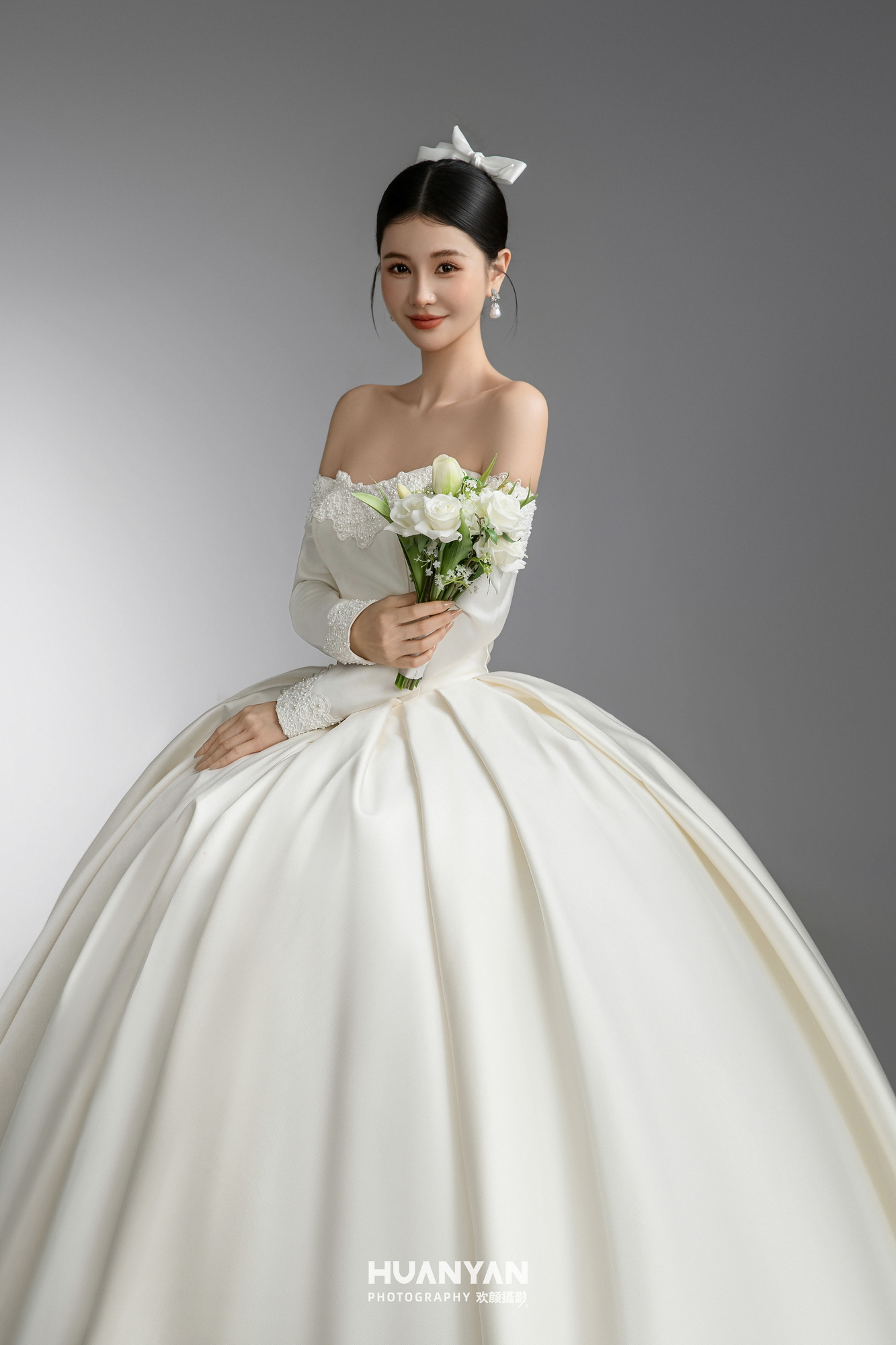 缎约：简约风婚纱照室内实拍