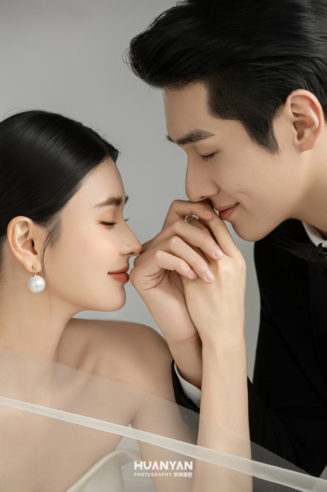 缎约：简约风婚纱照室内实拍