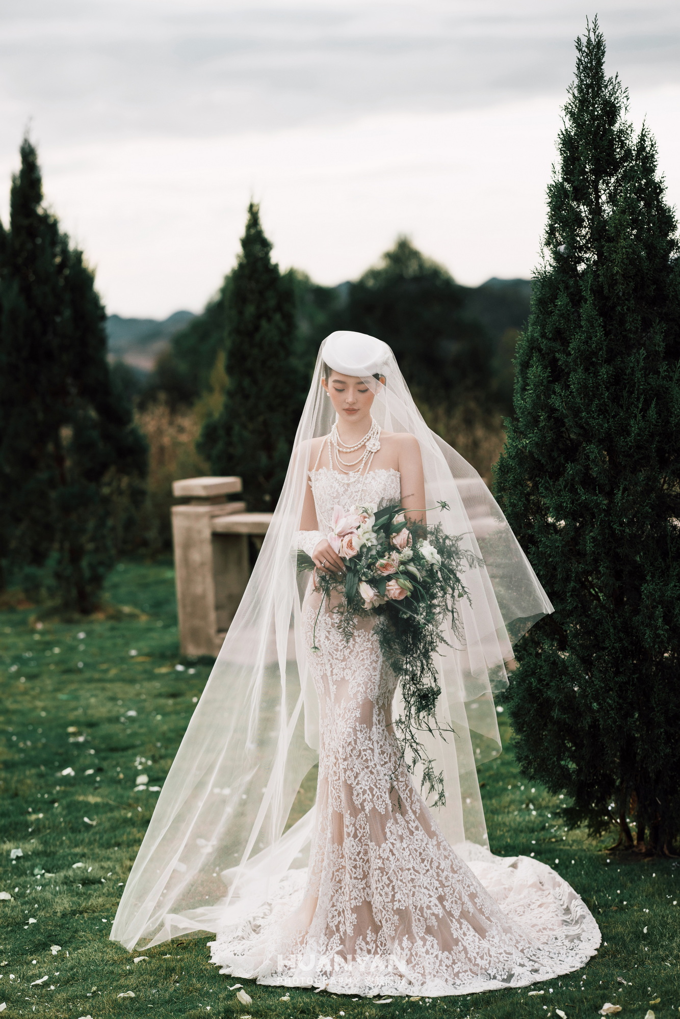 紫光：高级感风婚纱照室内实拍