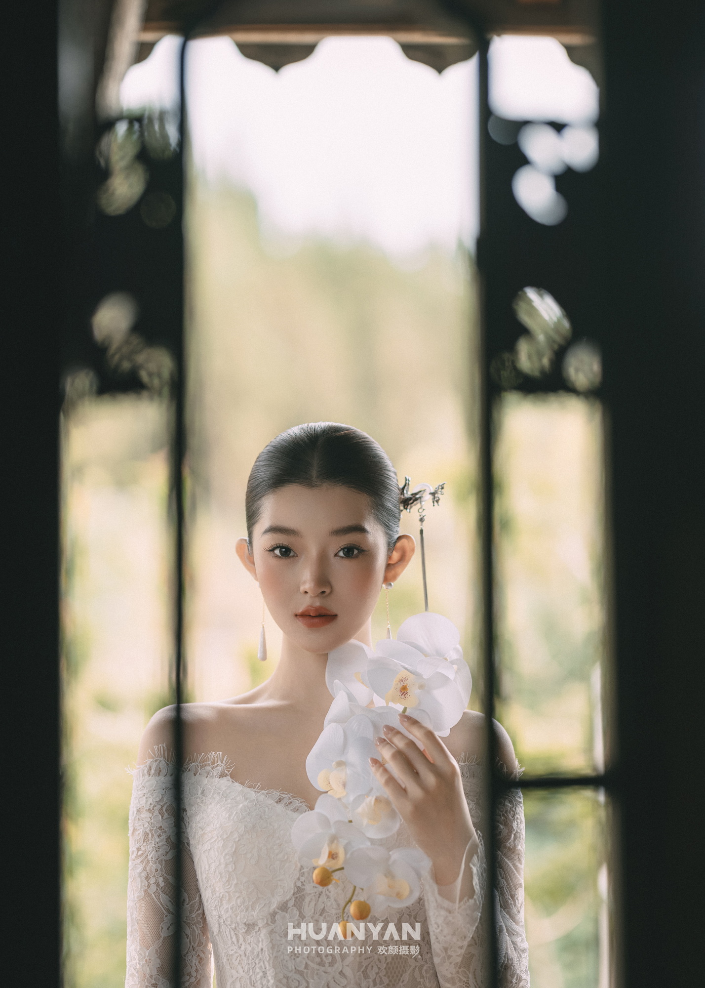 庭序予情·181客片第7张｜简约风婚纱照，摄于室内
