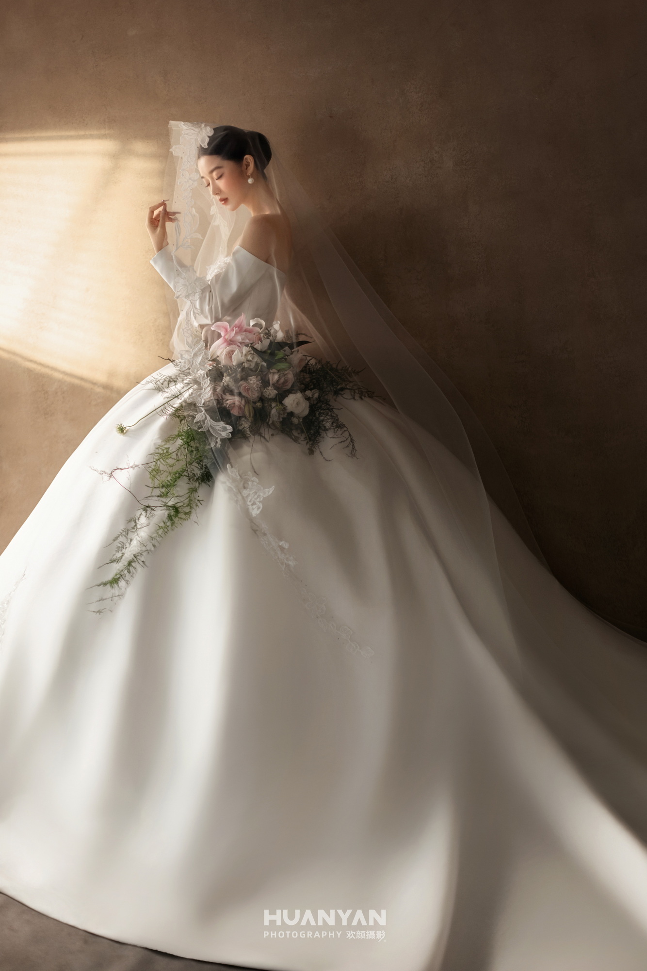 高级感风婚纱照 · 室内场景 · 鎏光予序客片