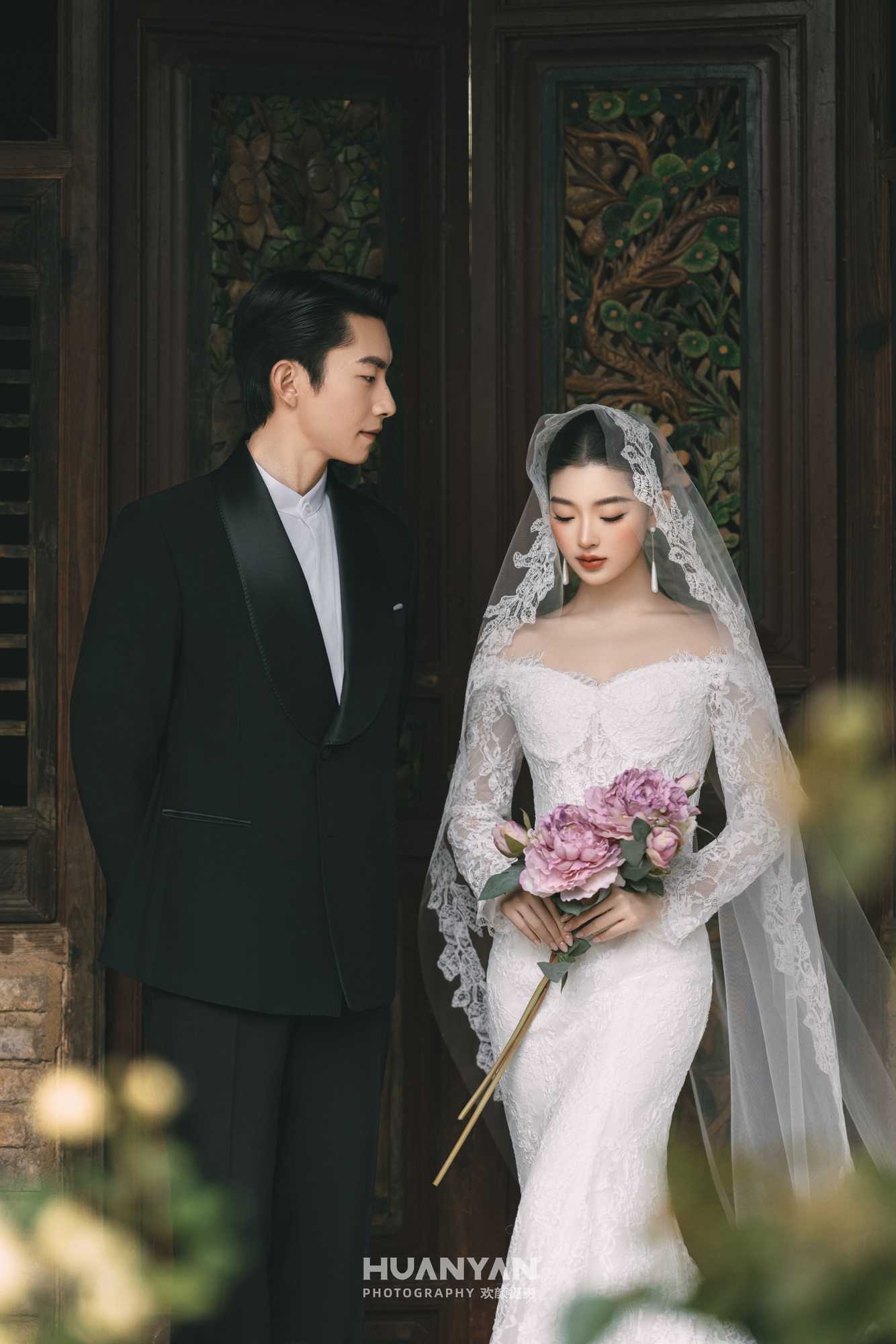 庭序予情·181客片第11张｜简约风婚纱照，摄于室内