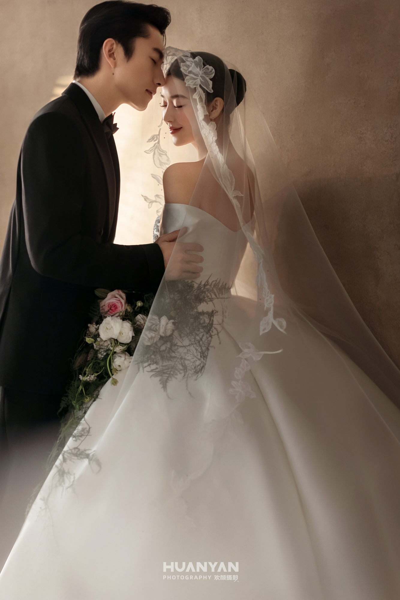 室内高级感风婚纱照实拍（鎏光予序系列）