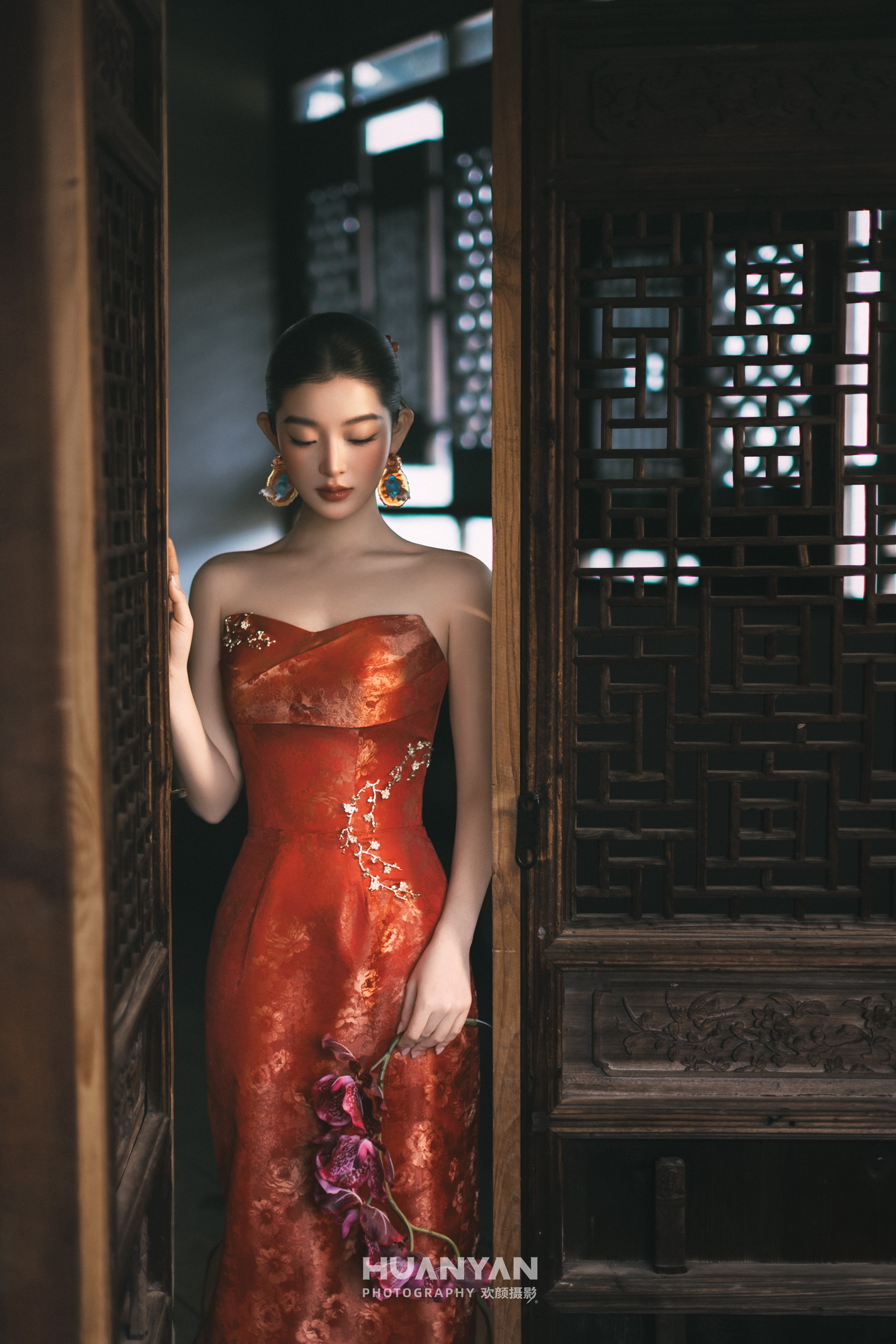 庭序予情客片第7张｜简约风婚纱照，摄于室内