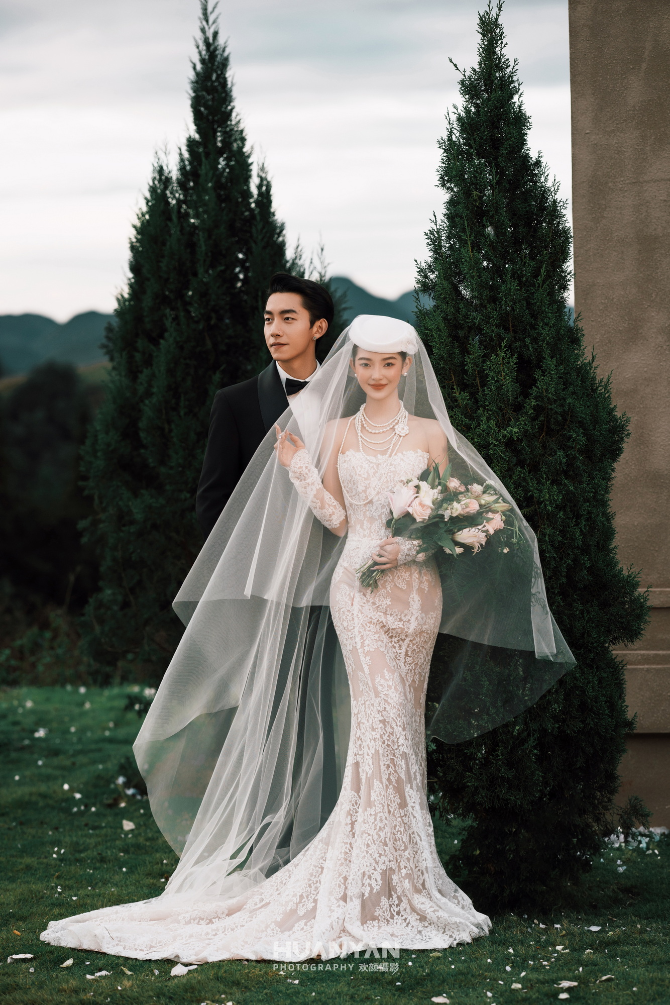 紫光客片第11张｜高级感风婚纱照，摄于室内