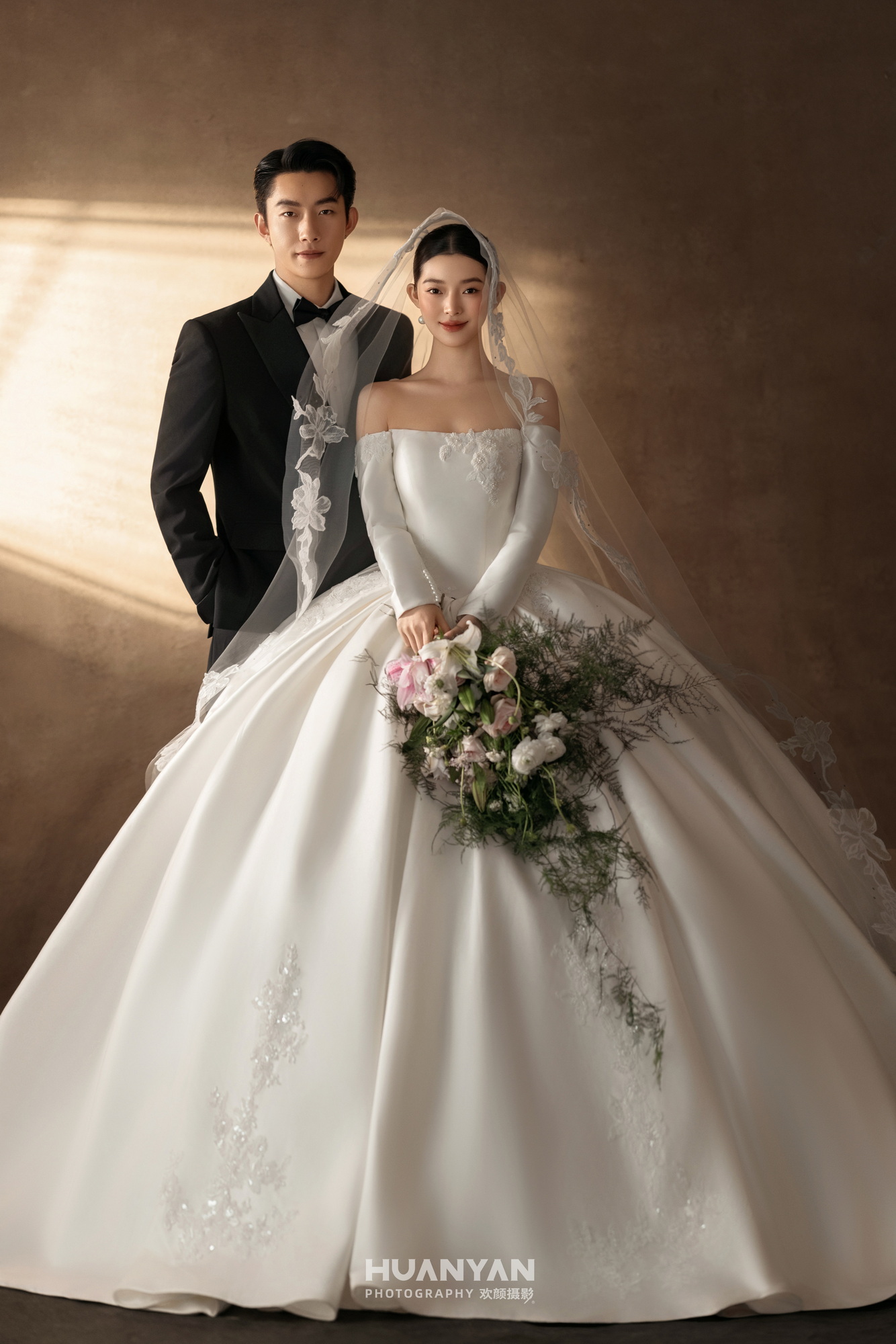 高级感风婚纱照 · 室内场景 · 鎏光予序客片