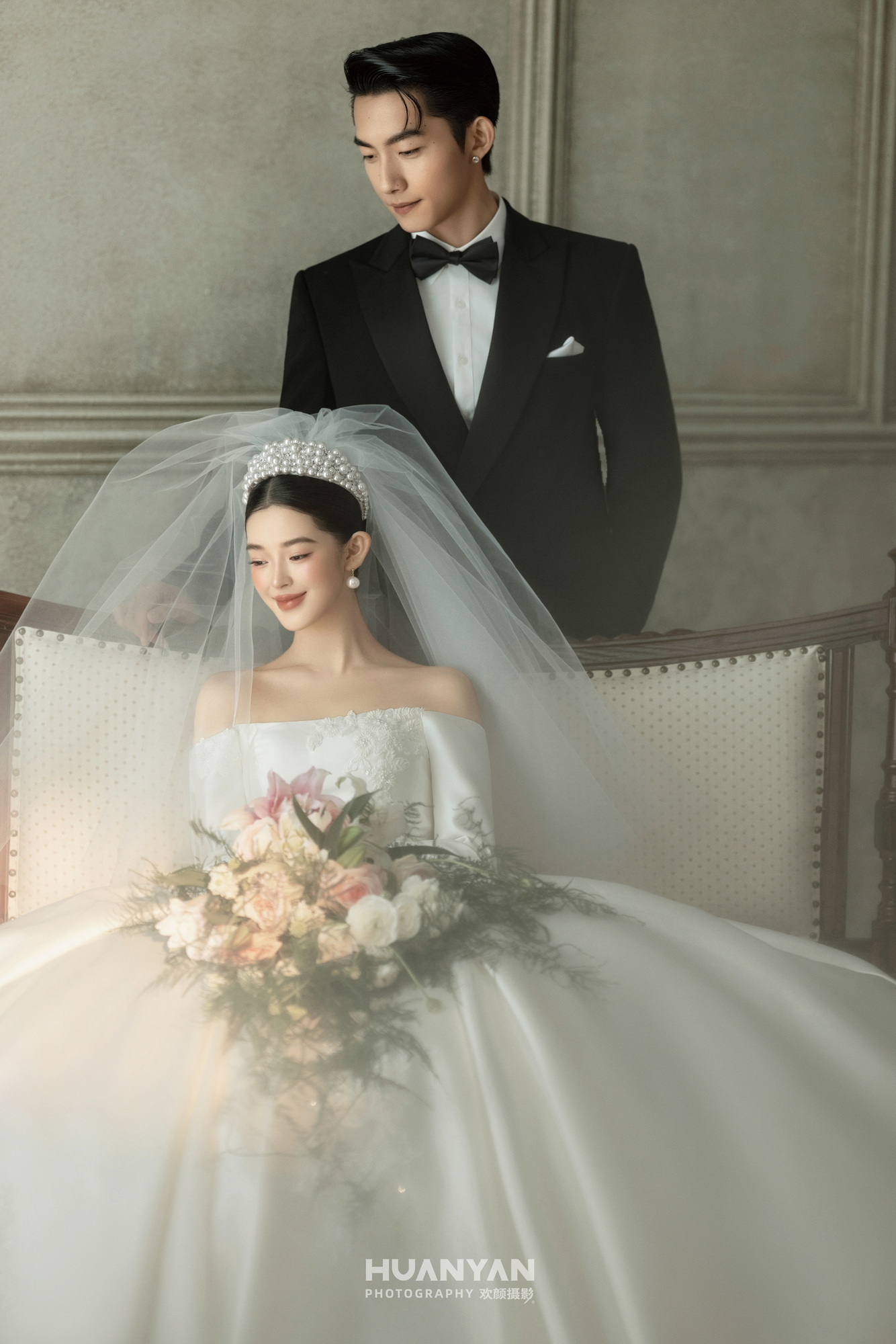 高级感风婚纱照 · 室内场景 · 缎光礼序客片