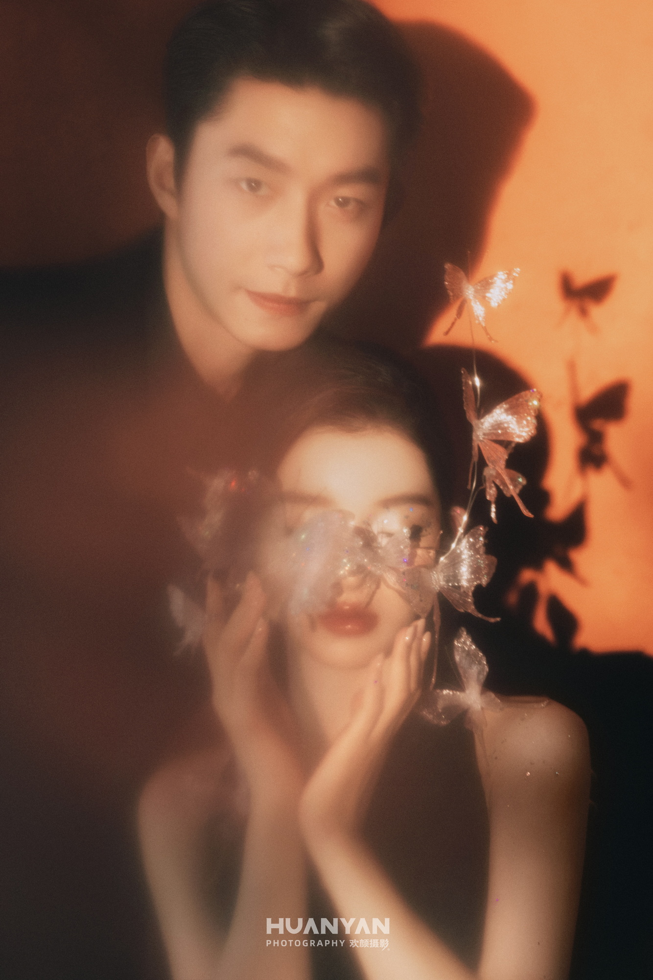 炽蝶予梦：简约风婚纱照室内实拍