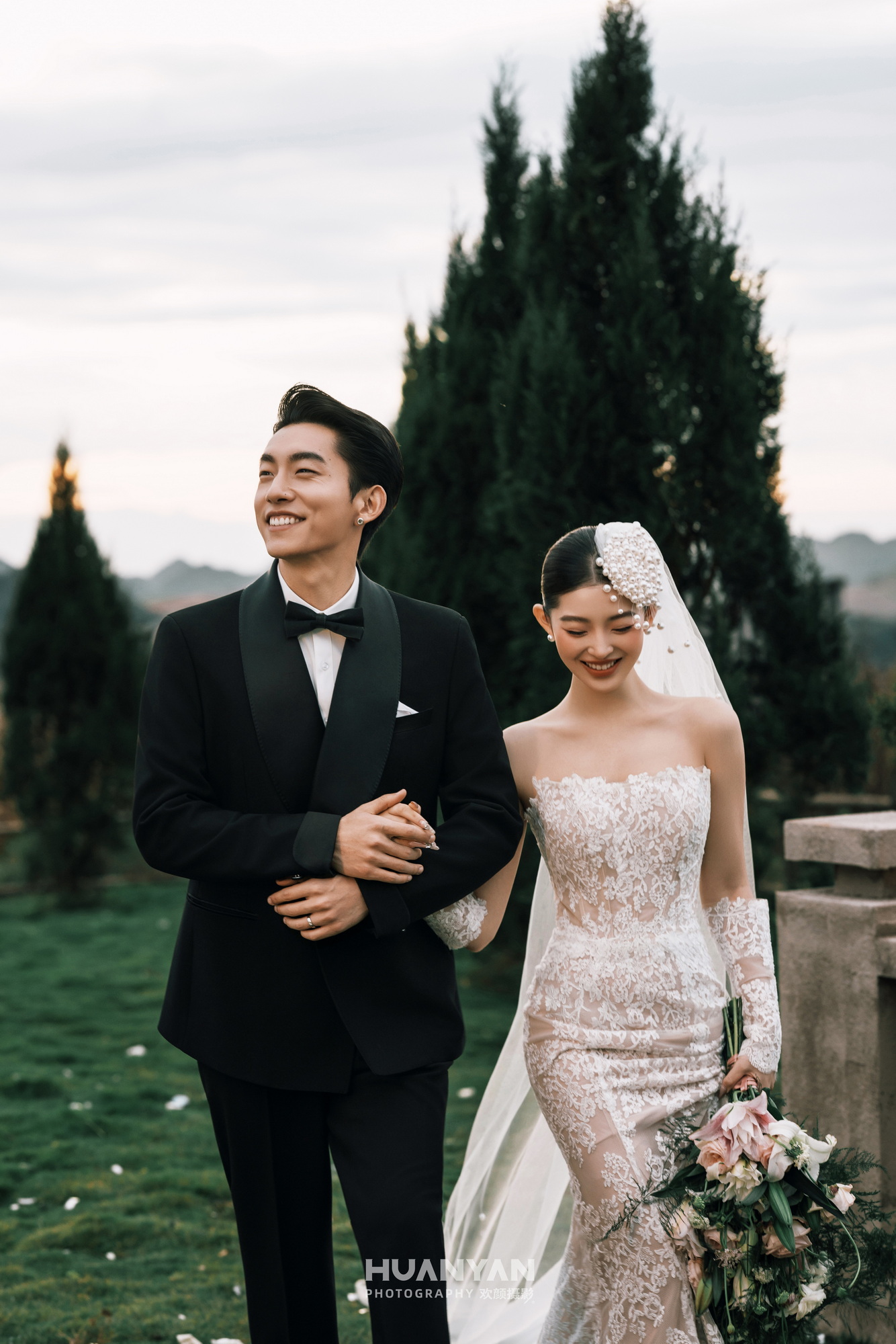 紫光：高级感风婚纱照室内实拍