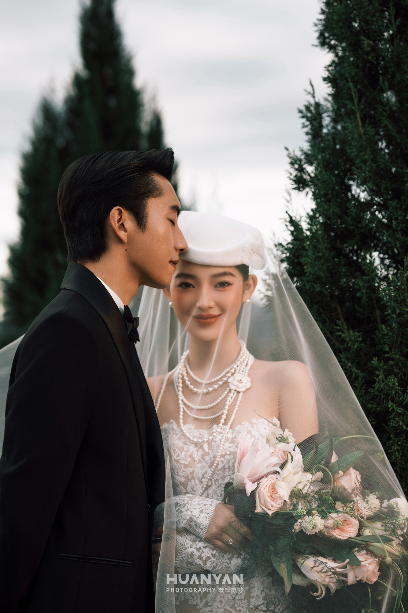 紫光：高级感风婚纱照室内实拍