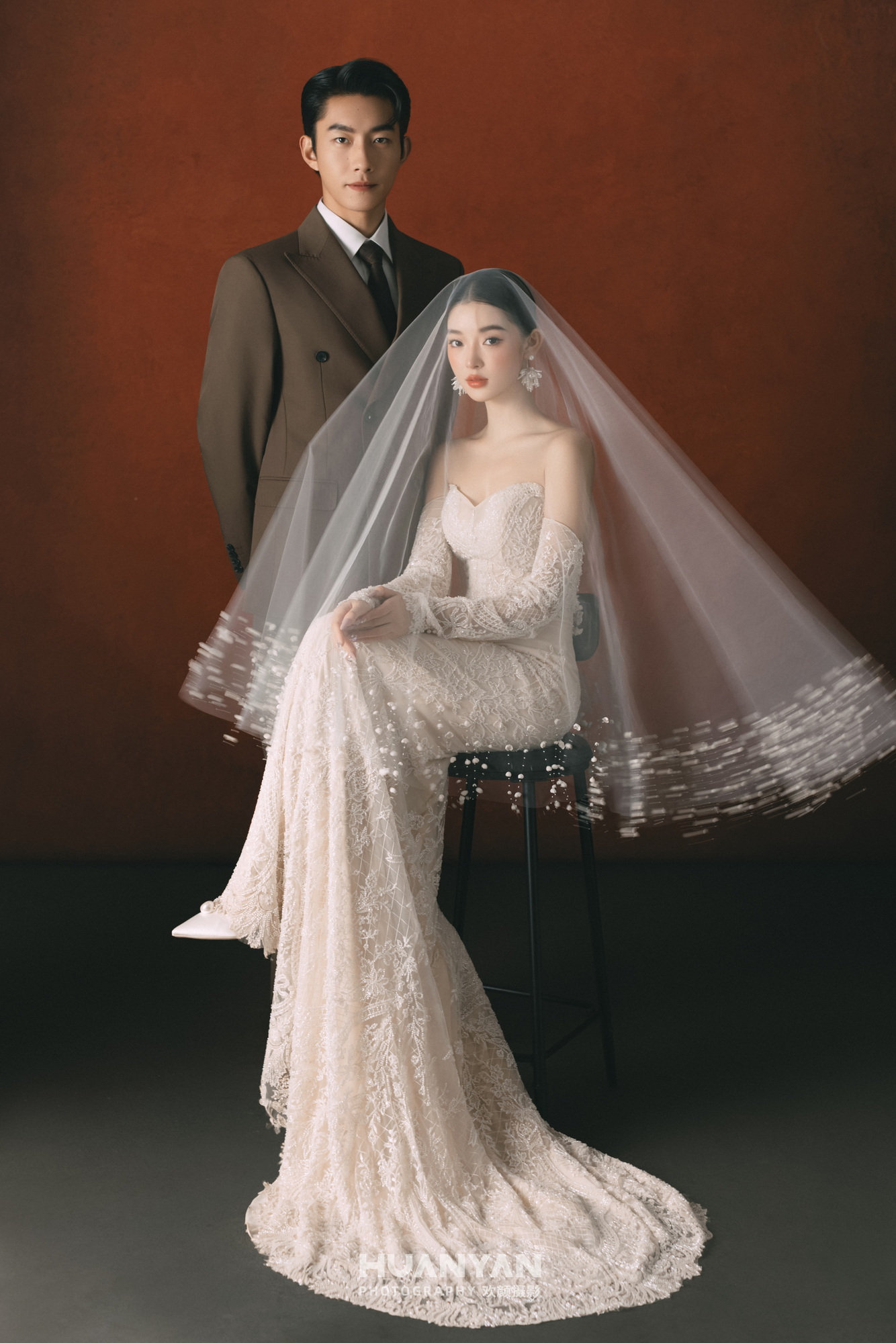 高级感风婚纱照 · 室内场景 · 赤棕予爱客片