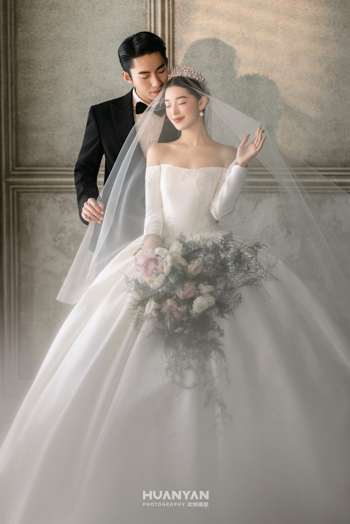 缎光礼序：高级感风婚纱照室内实拍
