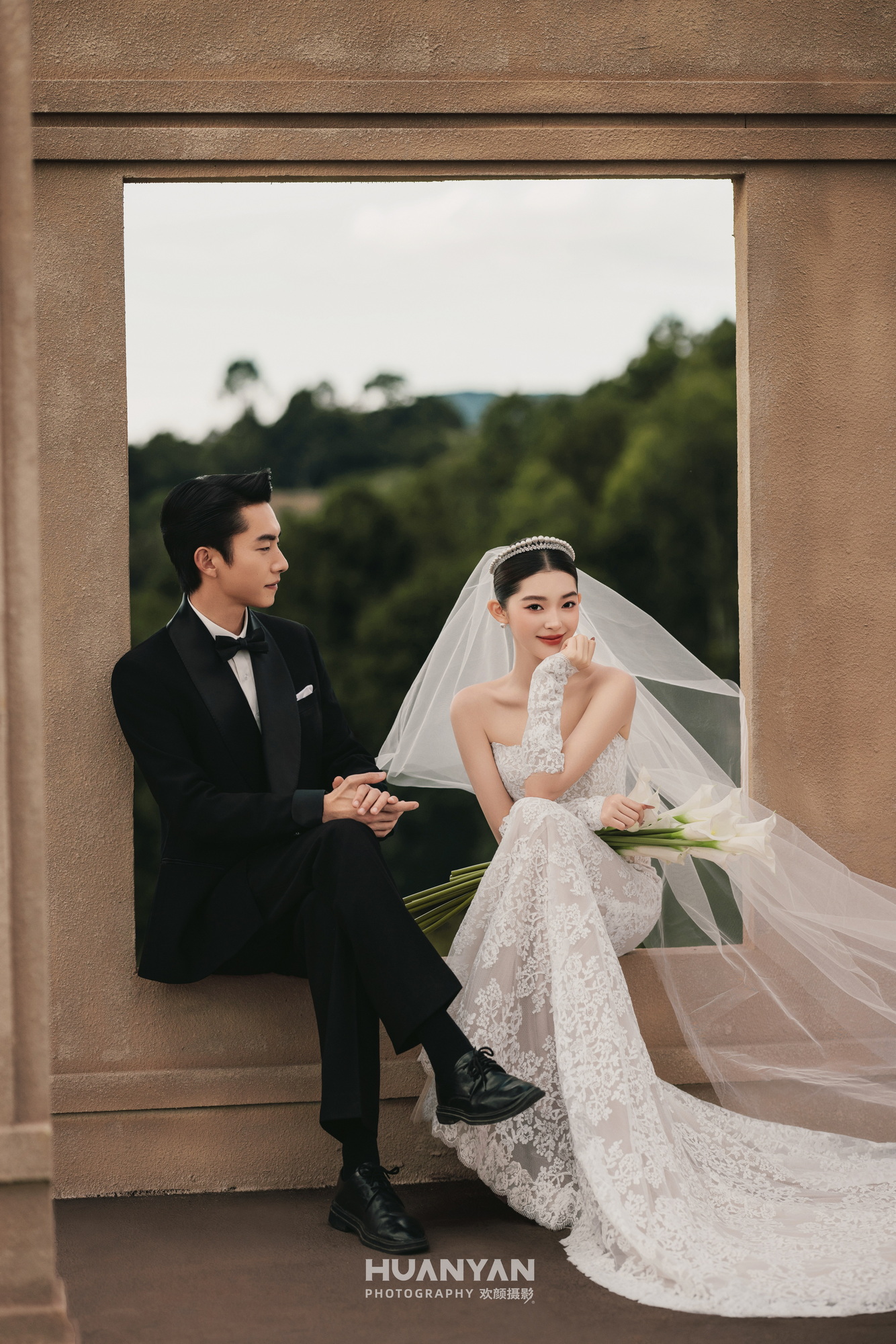 高级感风婚纱照 · 室内场景 · 紫光客片