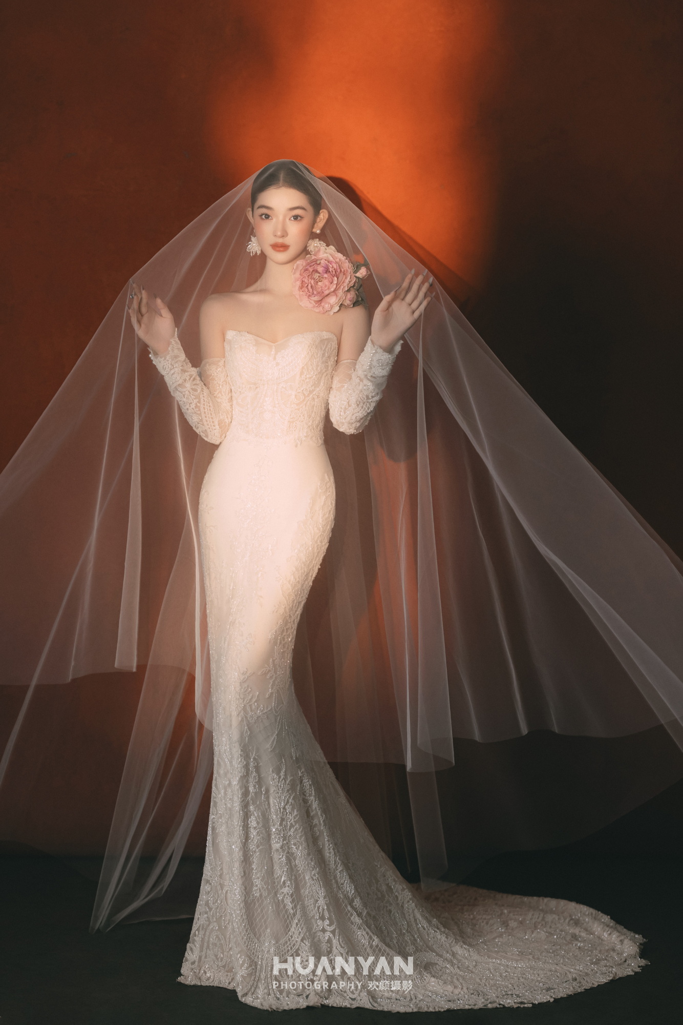 高级感风婚纱照 · 室内场景 · 赤棕予爱客片