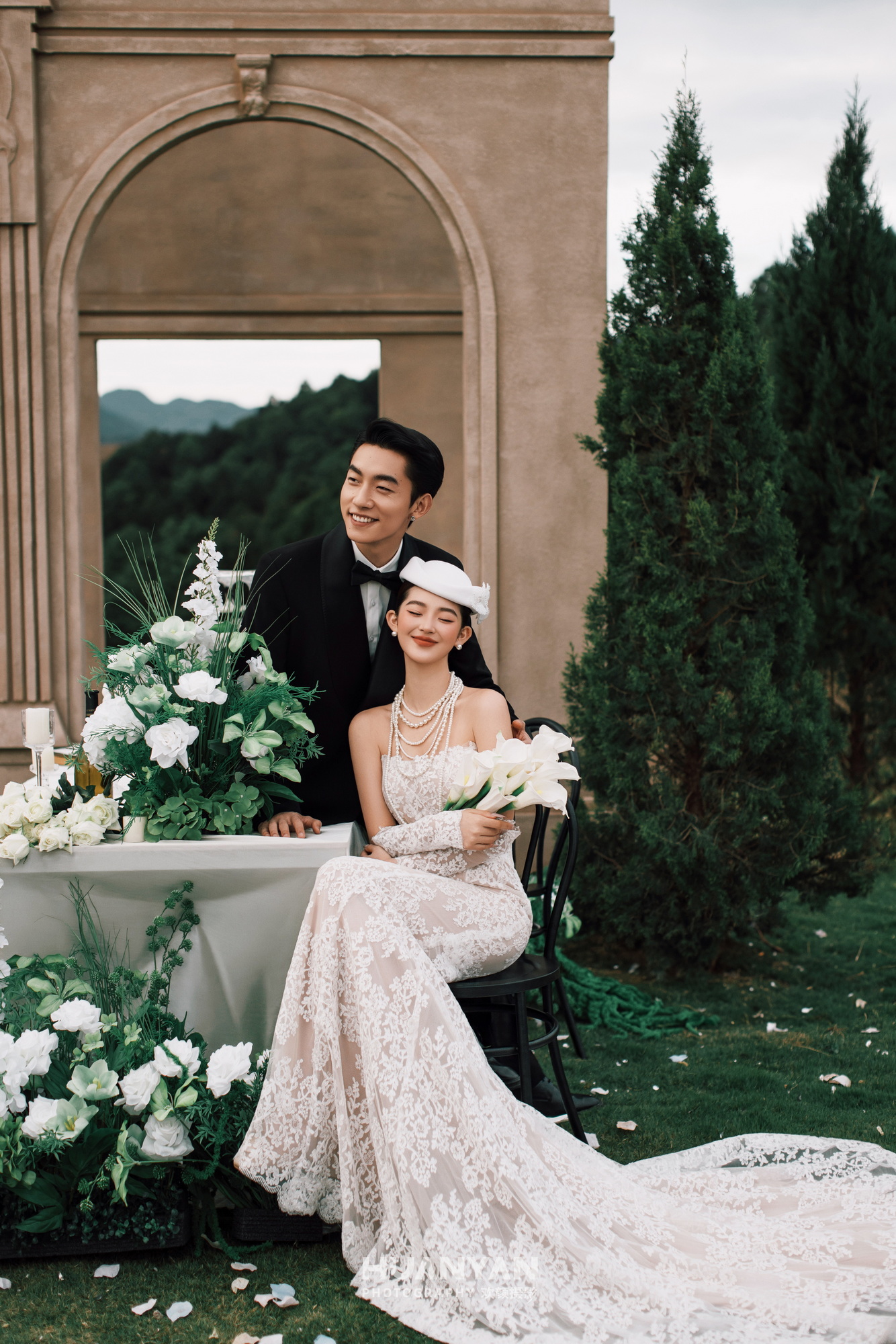 紫光客片第15张｜高级感风婚纱照，摄于室内