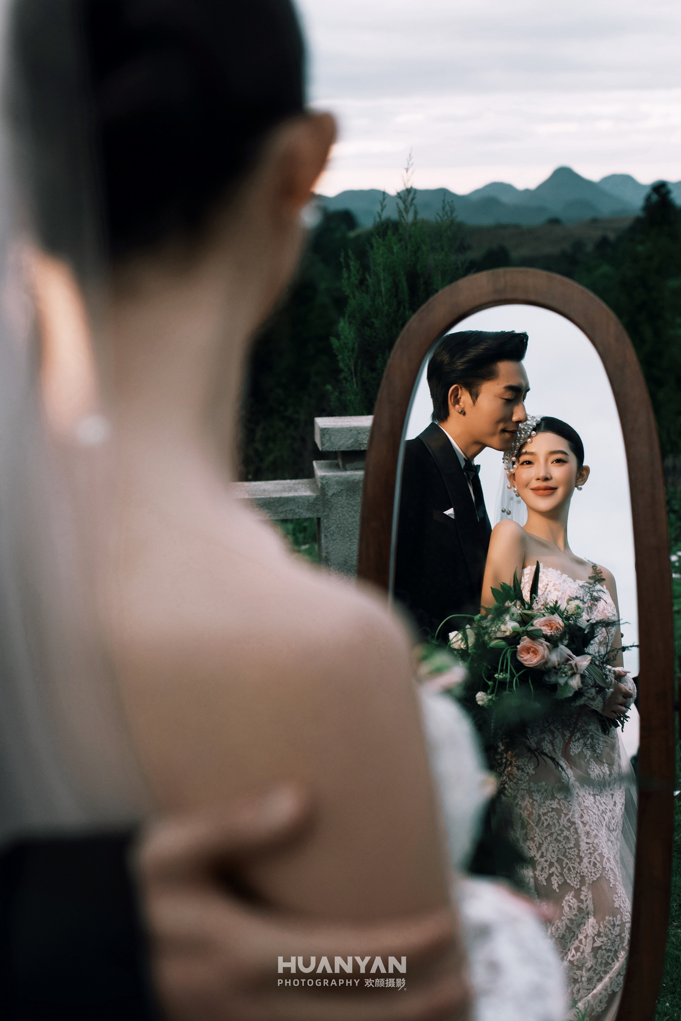 高级感风婚纱照 · 室内场景 · 紫光客片