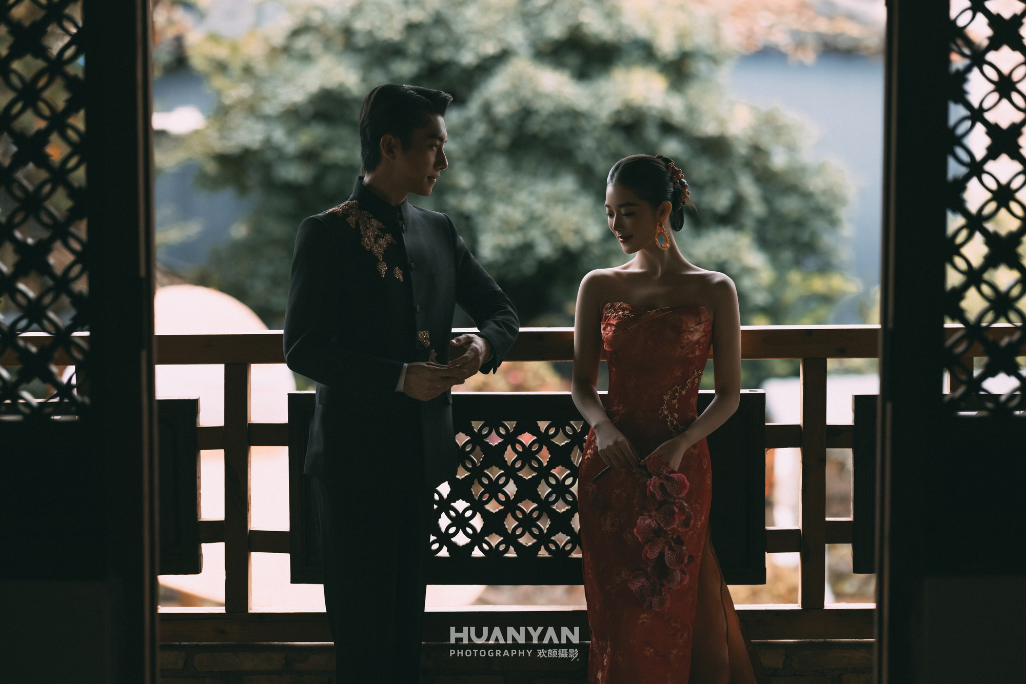 庭序予情：简约风婚纱照室内实拍