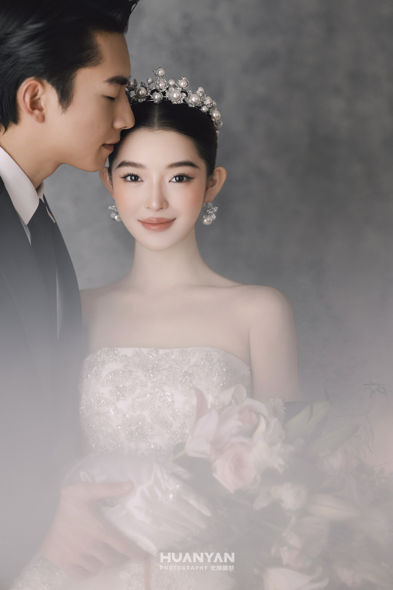 灰境絮语客片第7张｜仪式感风婚纱照，摄于室内