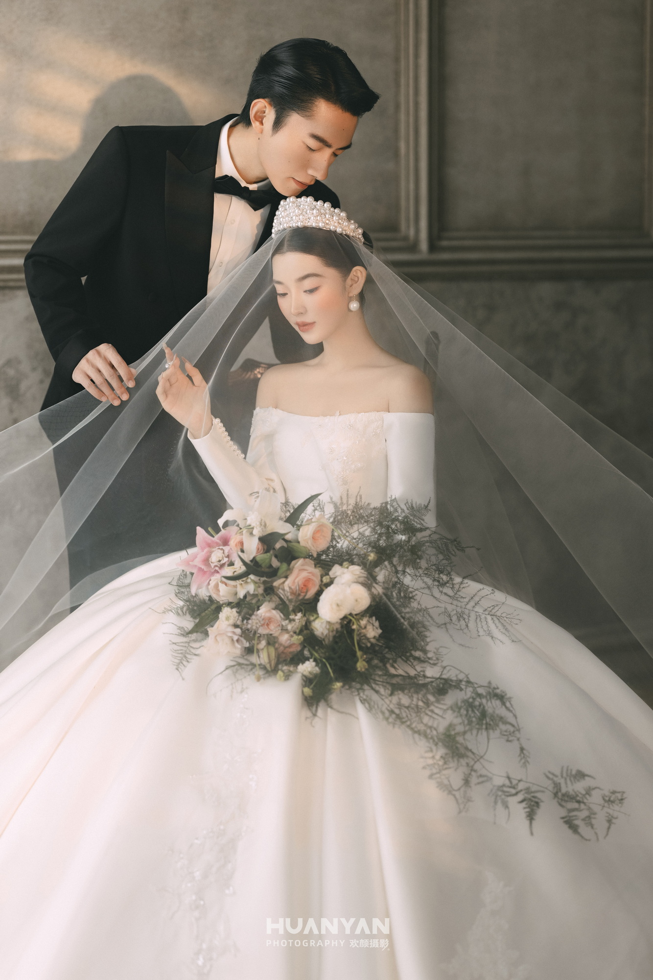 缎光礼序：高级感风婚纱照室内实拍