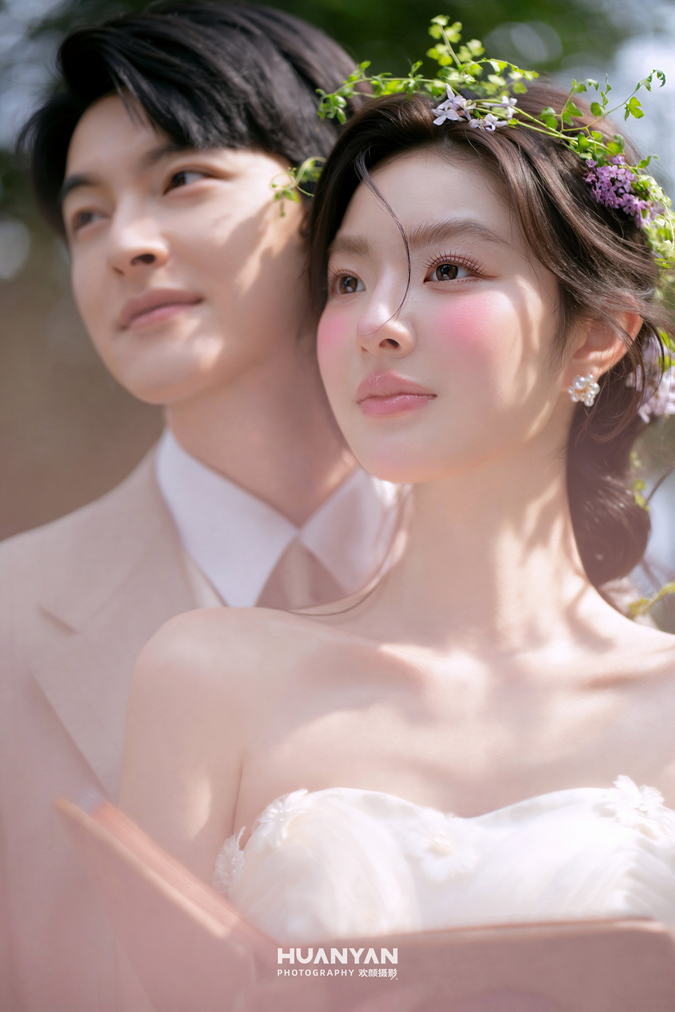 森屿情书：轻氧风婚纱照草地实拍