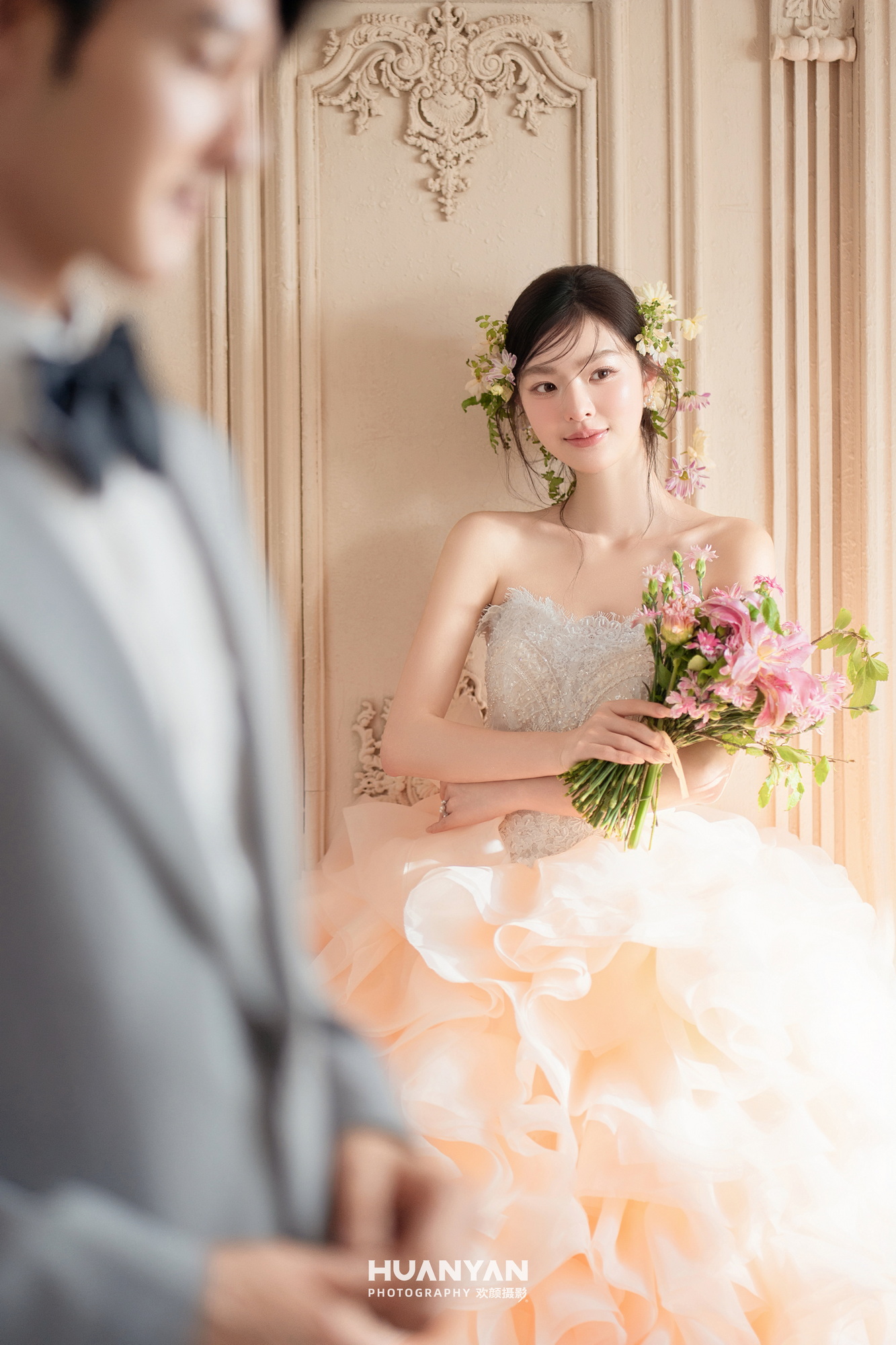 简约风婚纱照 · 室内场景 · 桃粉圆舞曲客片