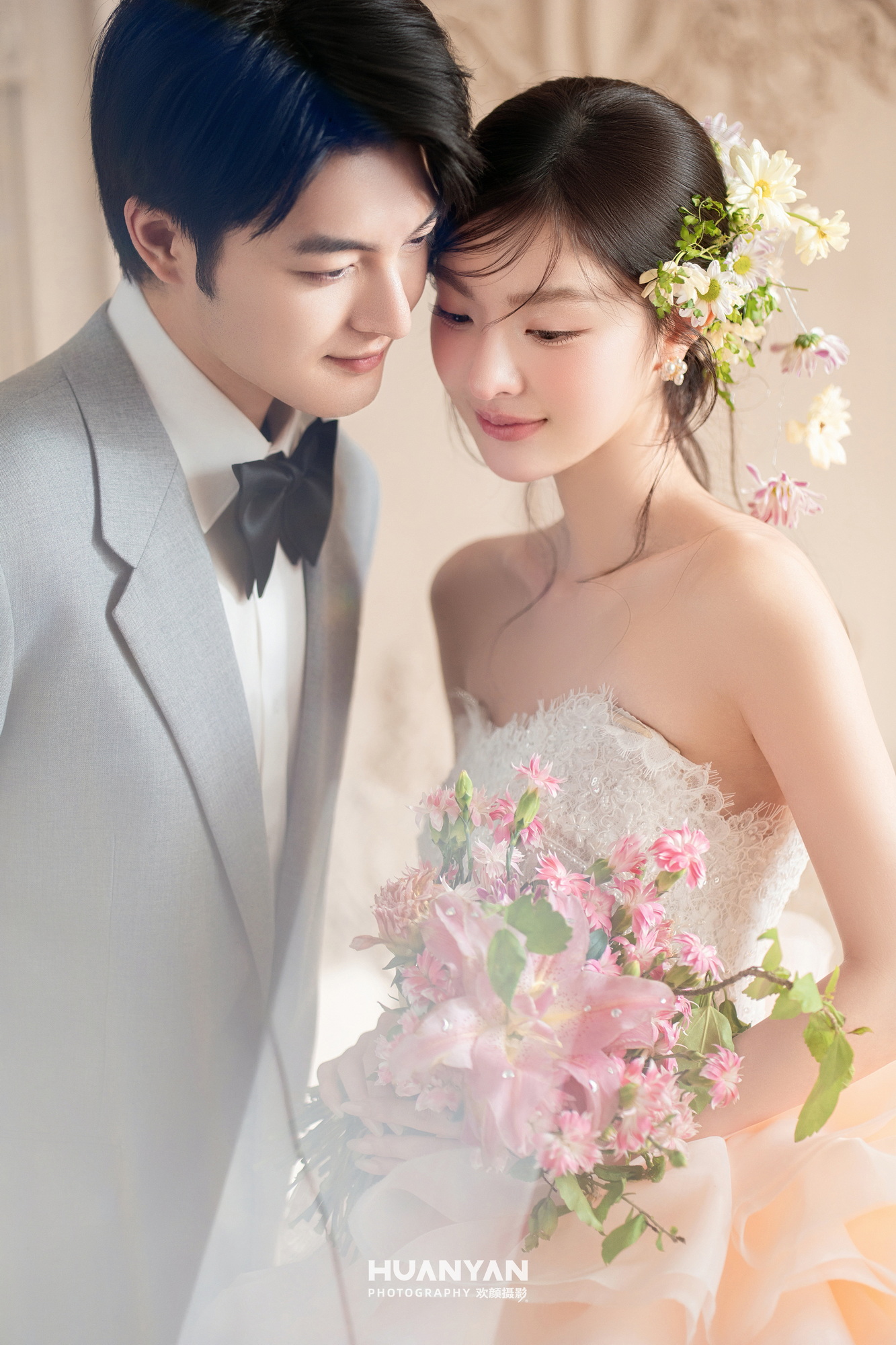 室内简约风婚纱照实拍（桃粉圆舞曲系列）