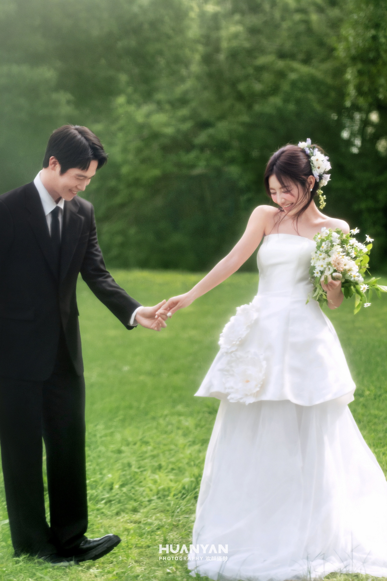 轻氧风婚纱照 · 草地场景 · 雾绿轻语客片