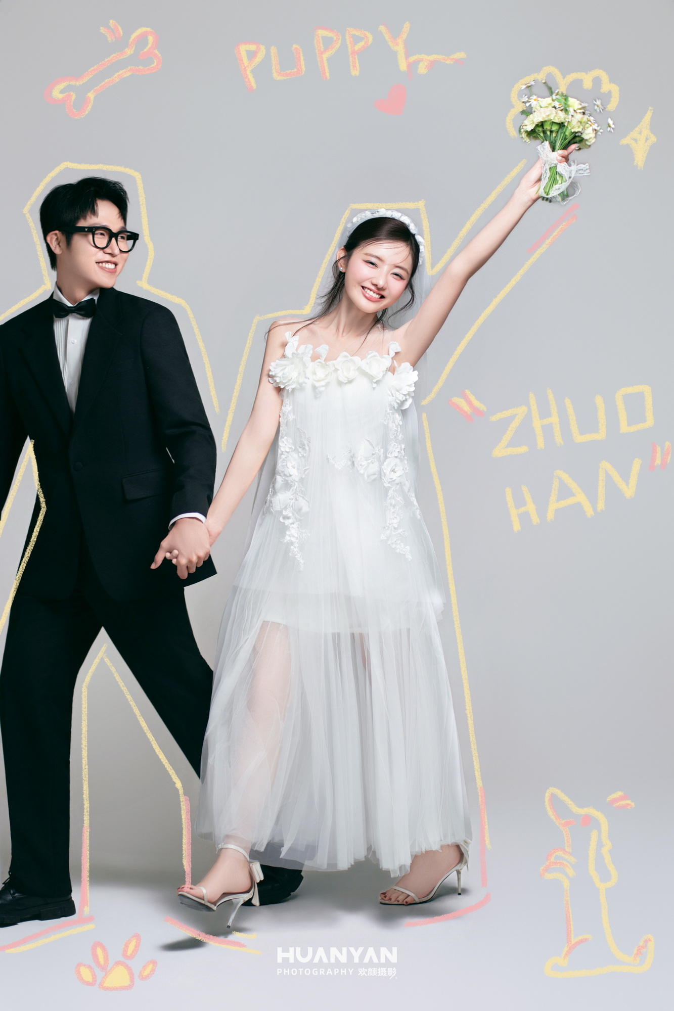 掌心告白客片第7张｜极简风婚纱照，摄于室内