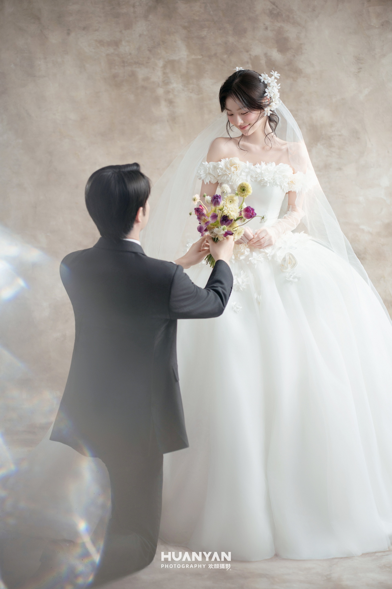 极简风婚纱照 · 公园场景 · 花叙白纱客片