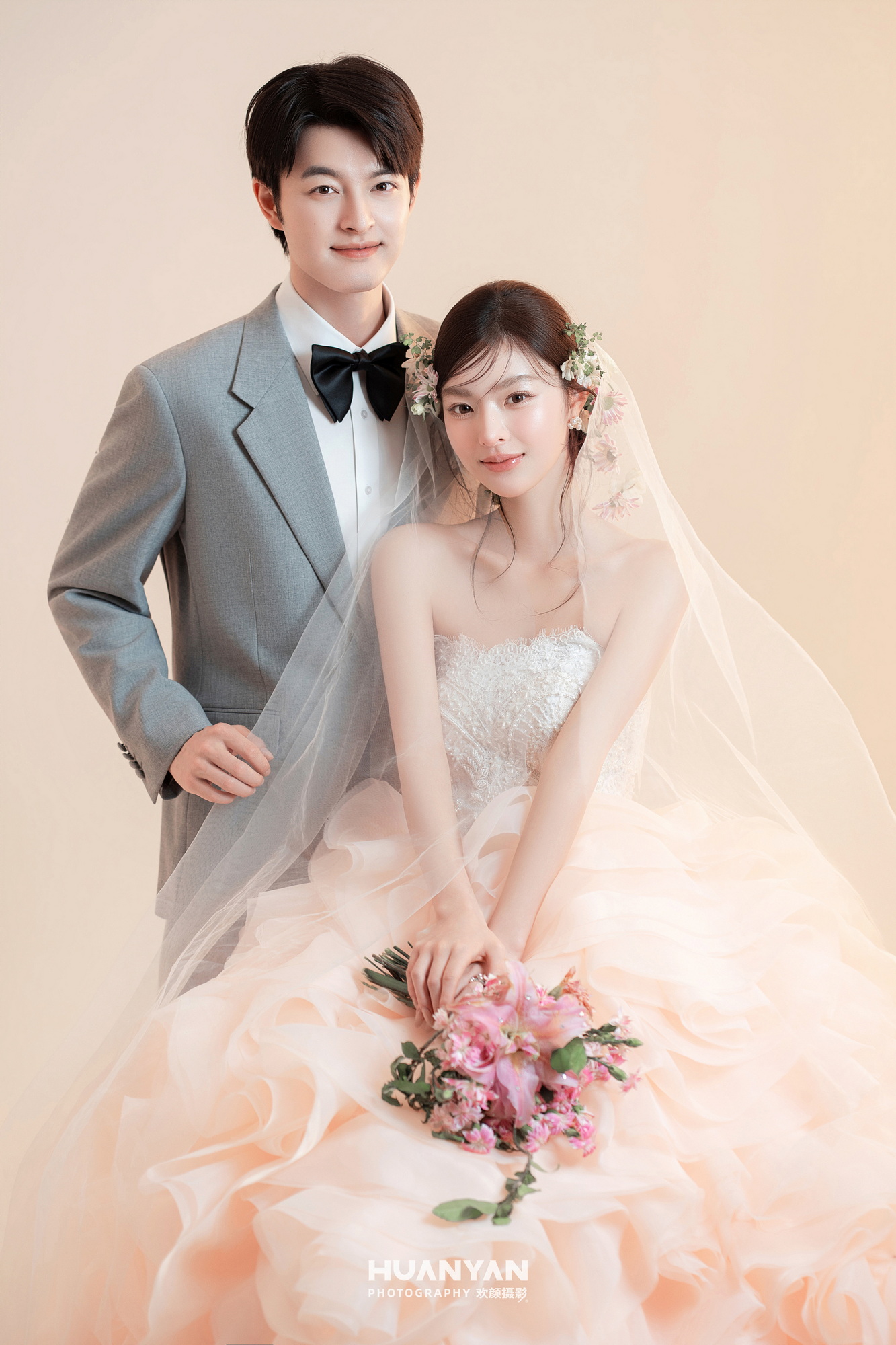 桃粉序章：简约风婚纱照室内实拍