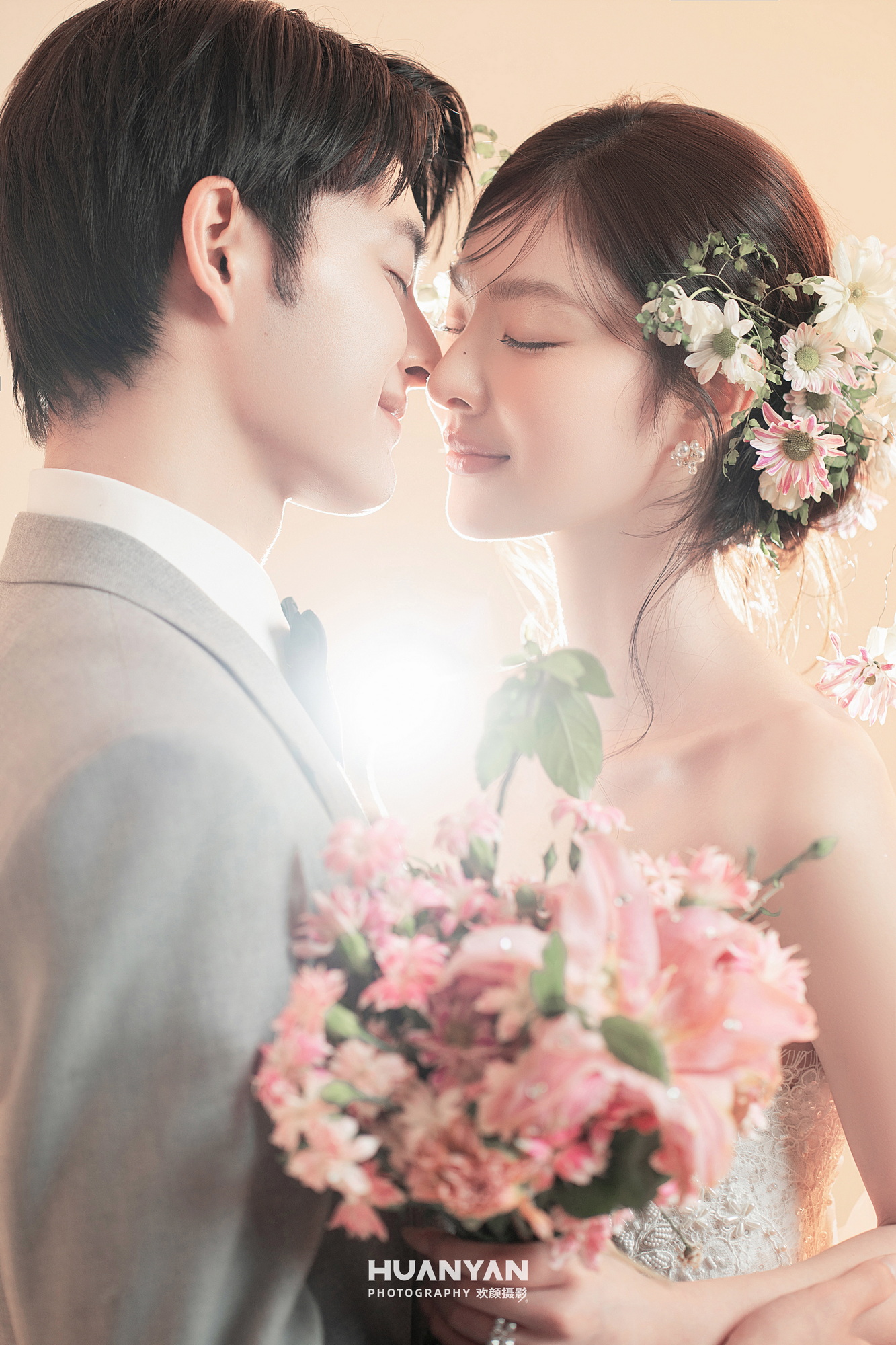 桃粉序章：简约风婚纱照室内实拍