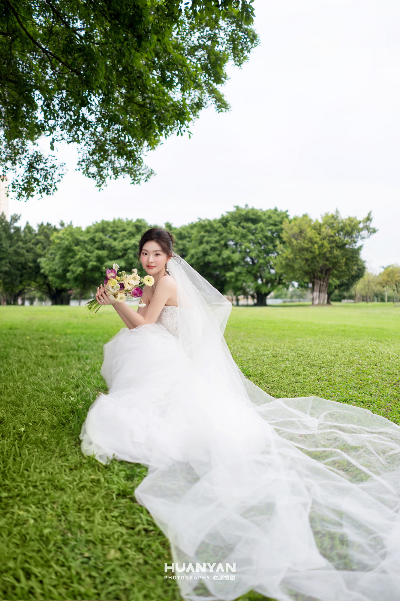 轻氧风婚纱照 · 草地场景 · 森屿白纱客片