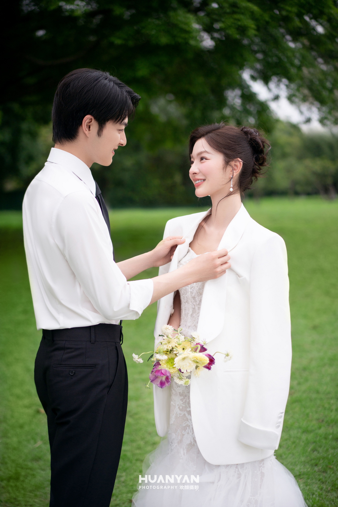 轻氧风婚纱照 · 草地场景 · 森屿白纱客片