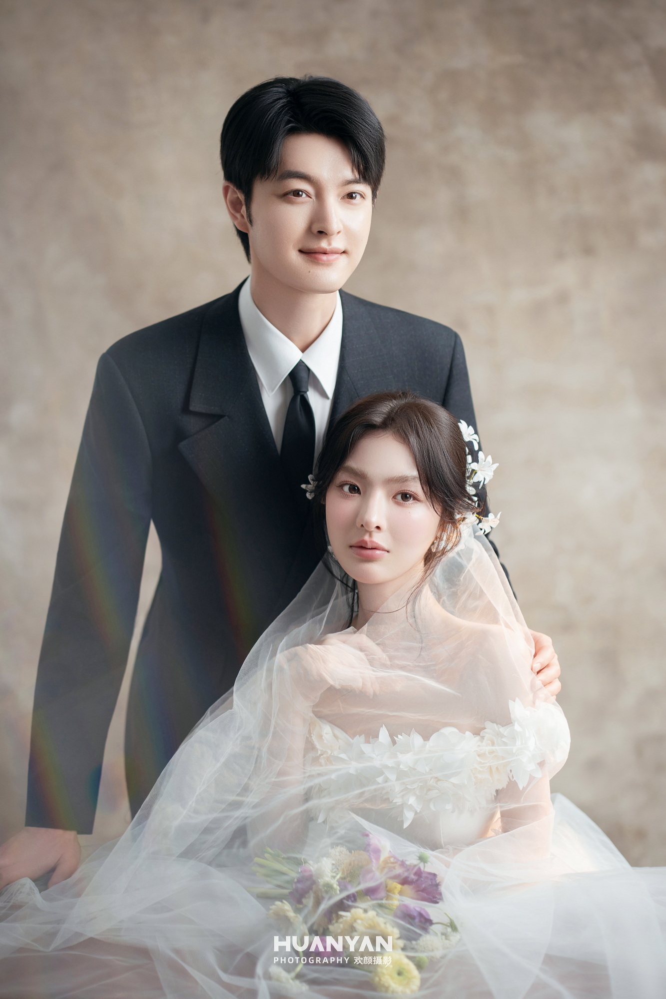 极简风婚纱照 · 公园场景 · 花叙白纱客片