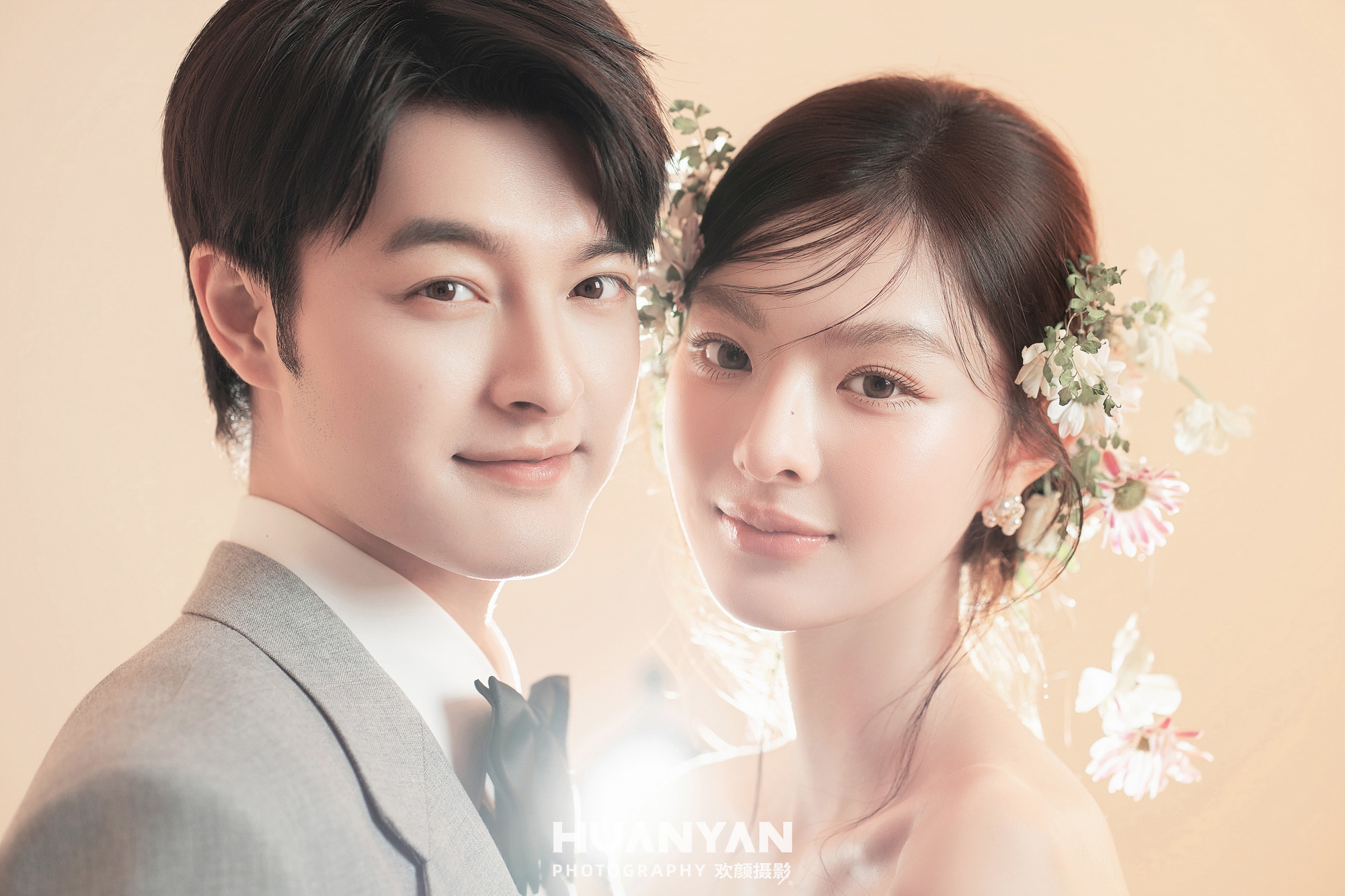 桃粉序章客片第7张｜简约风婚纱照，摄于室内