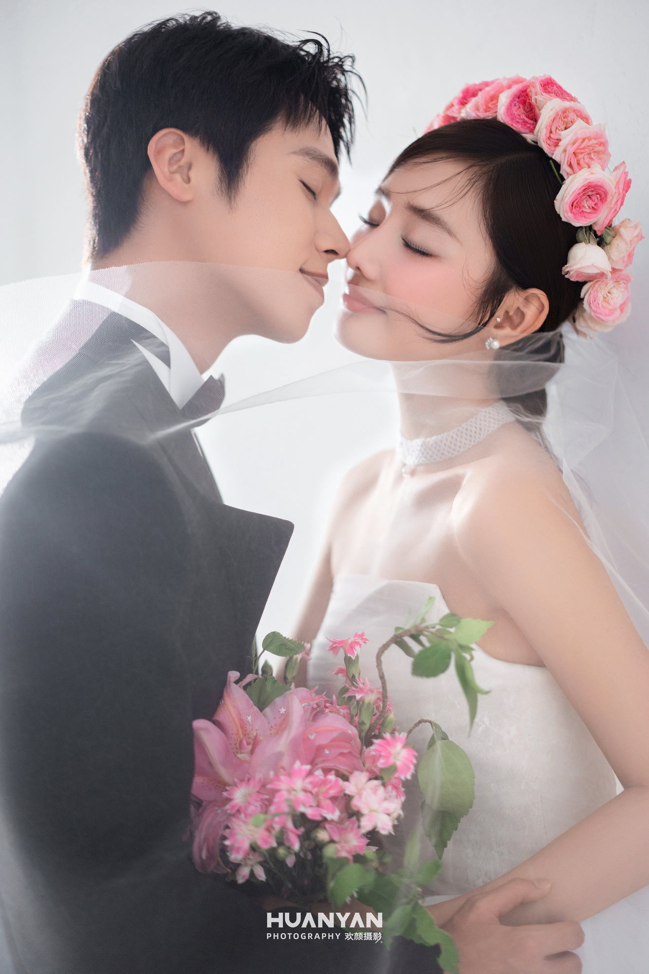 花漾告白：极简风婚纱照公园实拍