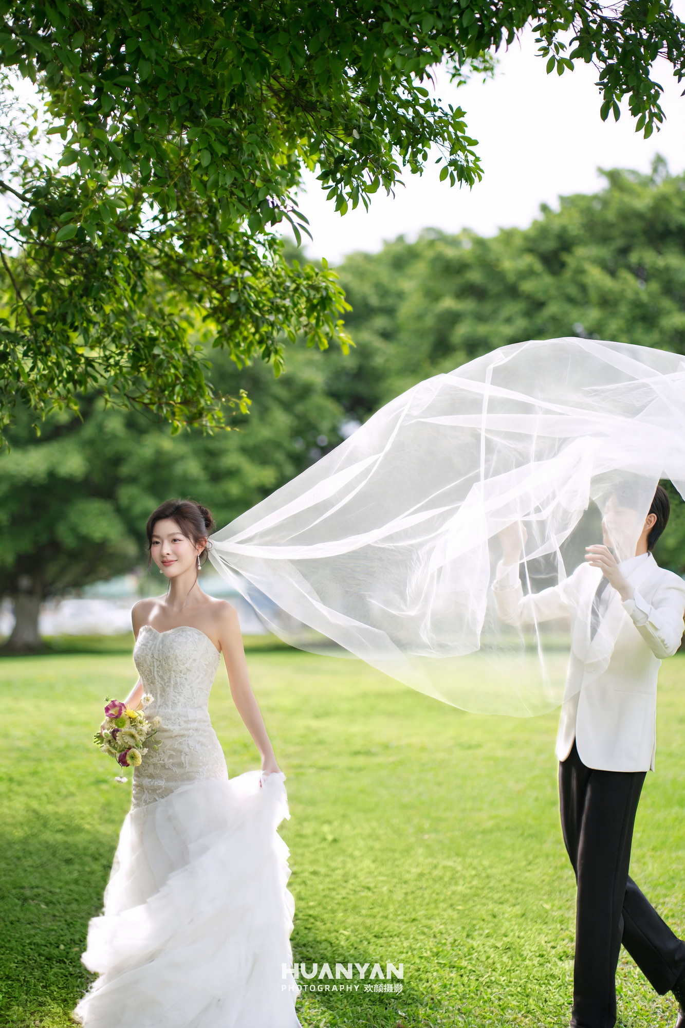 轻氧风婚纱照 · 草地场景 · 森屿白纱客片