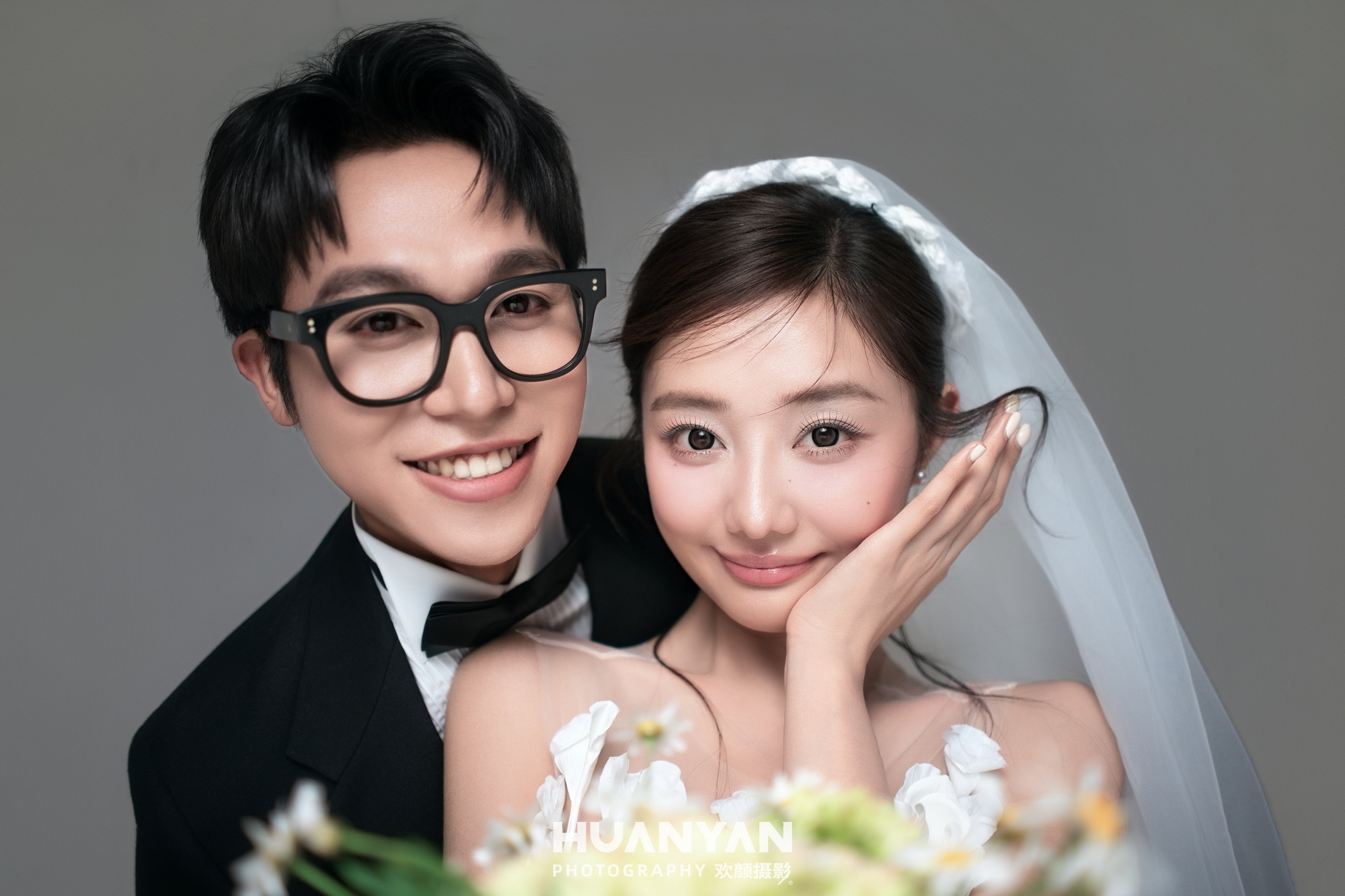 笑意成诗：简约风婚纱照室内实拍