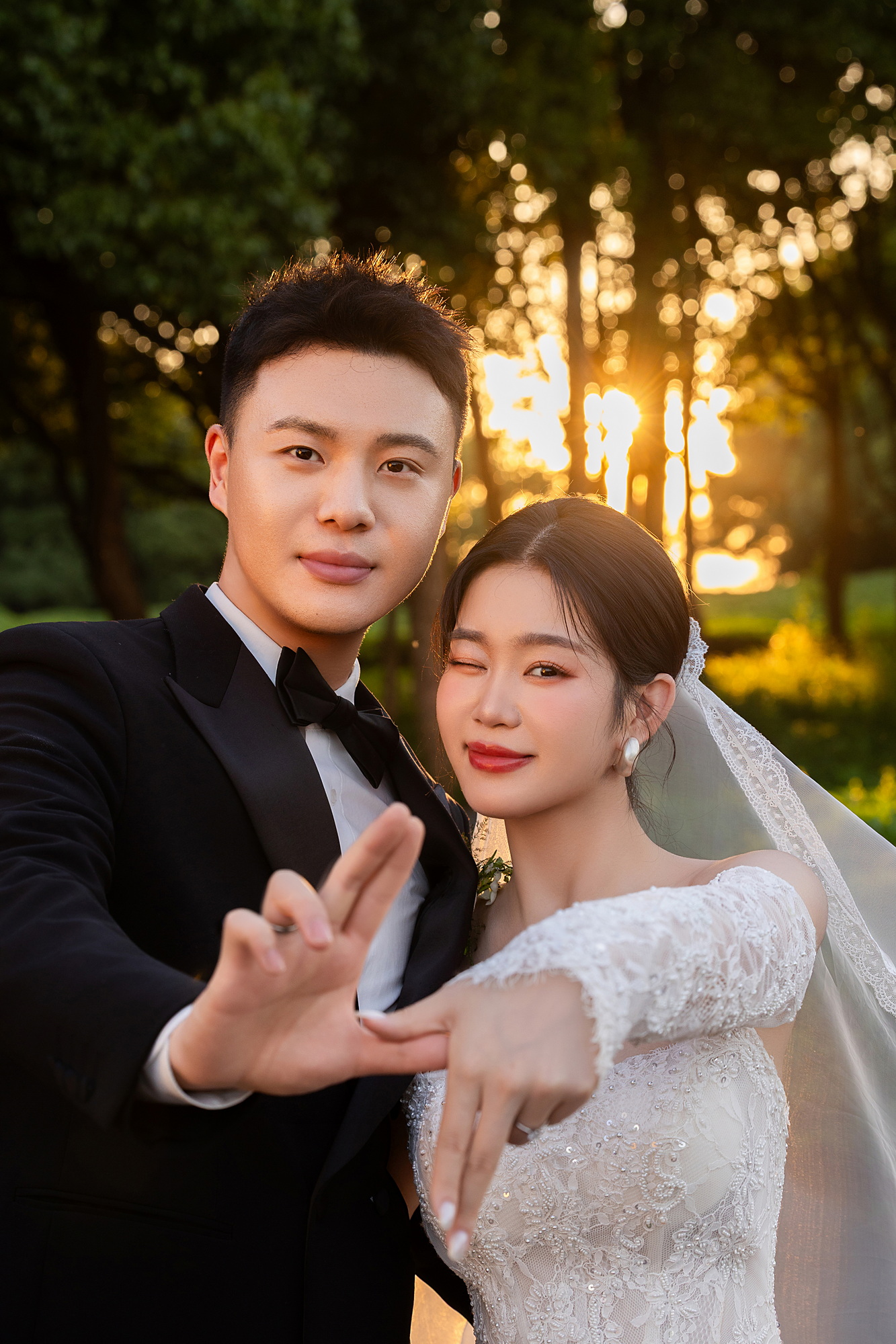 轻氧风婚纱照 · 草地场景 · 林间白纱客片