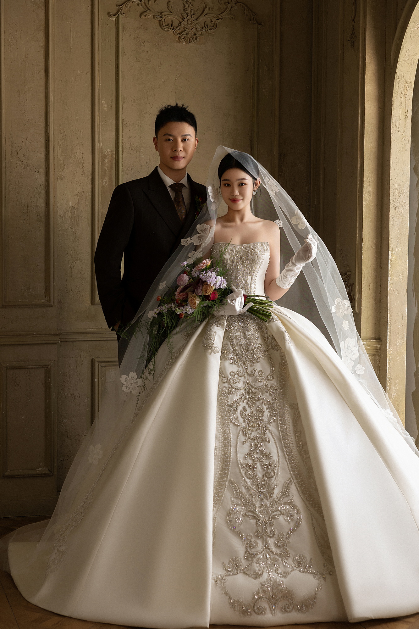 誓约序章客片第11张｜仪式感风婚纱照，摄于室内