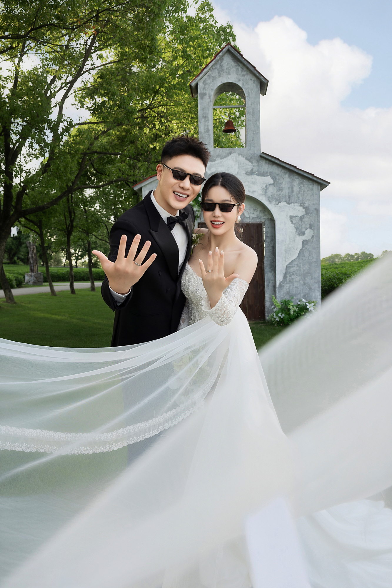 草地轻氧风婚纱照实拍（林间教堂曲系列）