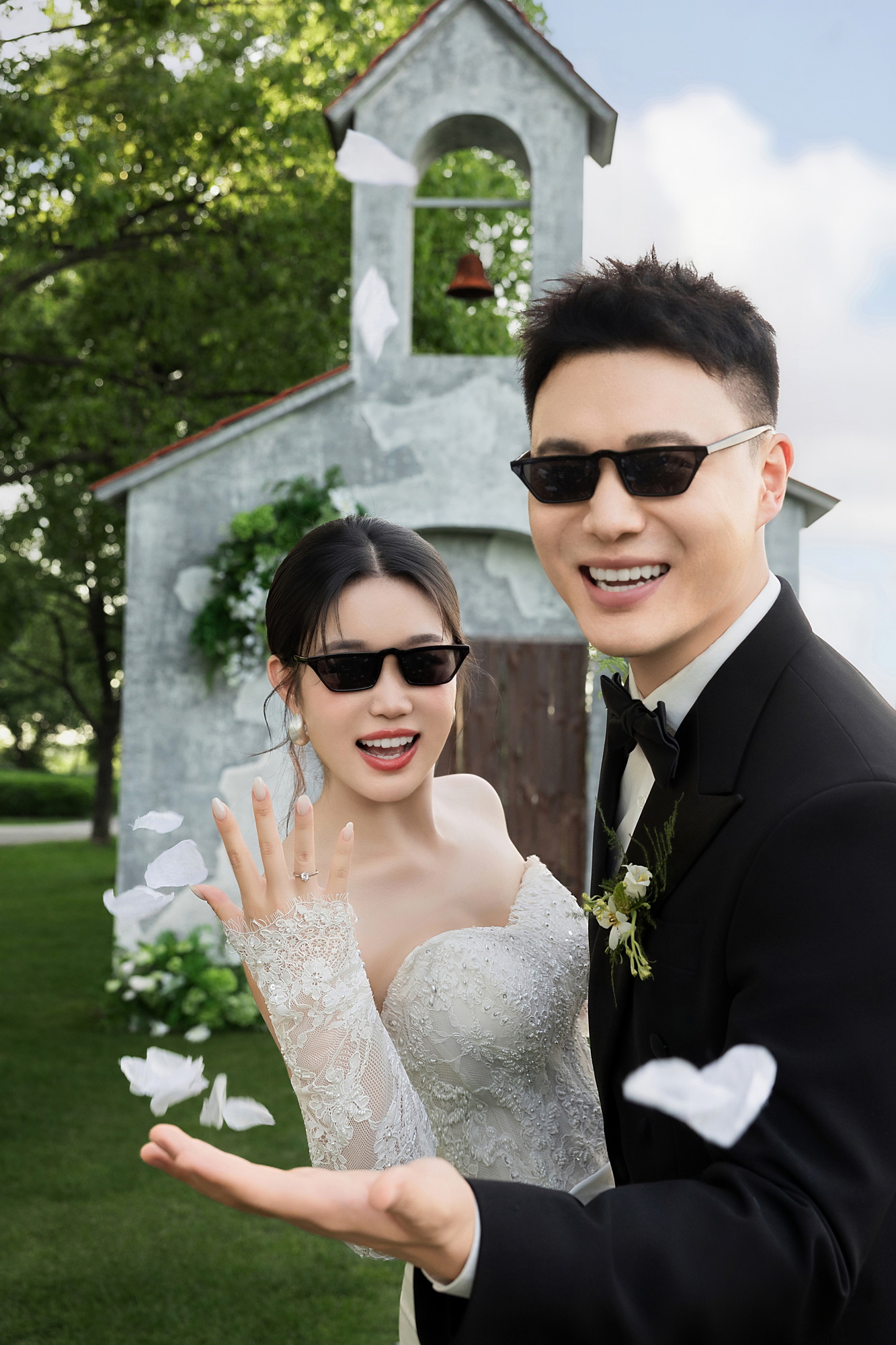 轻氧风婚纱照 · 草地场景 · 林间教堂曲客片