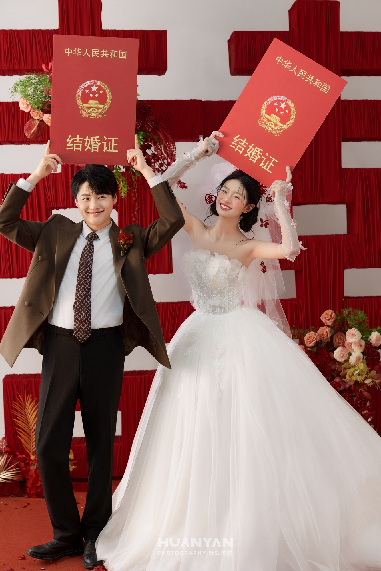 极简风婚纱照 · 室内场景 · 白约客片