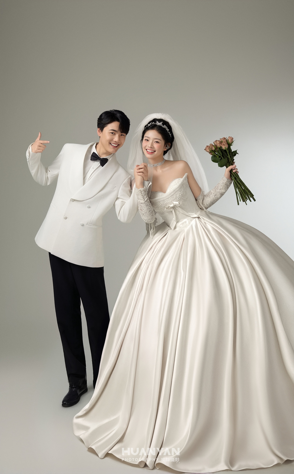 棕梦：简约风婚纱照室内实拍