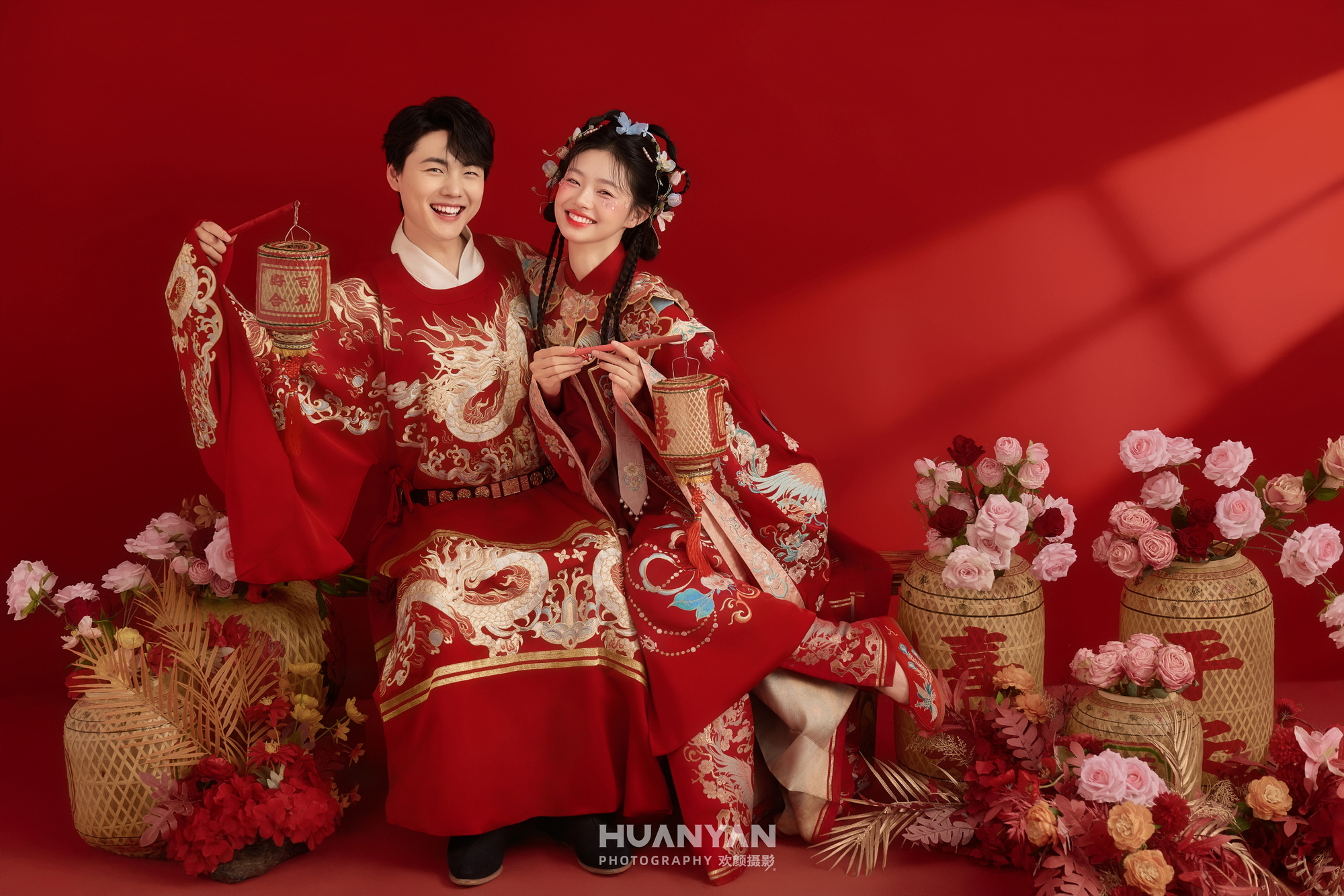 柔缘客片第11张｜简约风婚纱照，摄于室内